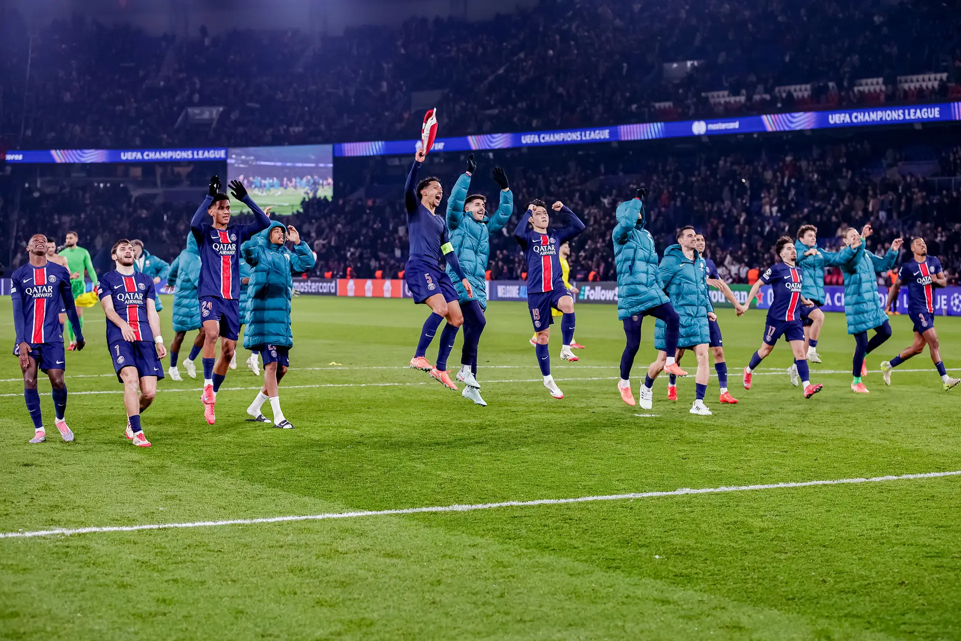 “A nova estrela do PSG é a equipa”: em Paris mora uma máquina de futebol jovem, insaciável e com muito toque português