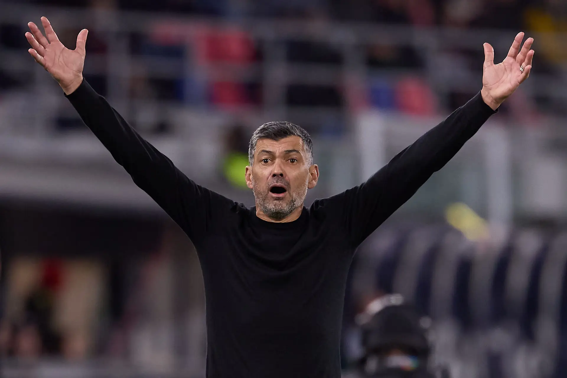 Mais um jogo, mais uma derrota. Milan de Sérgio Conceição não sai da crise