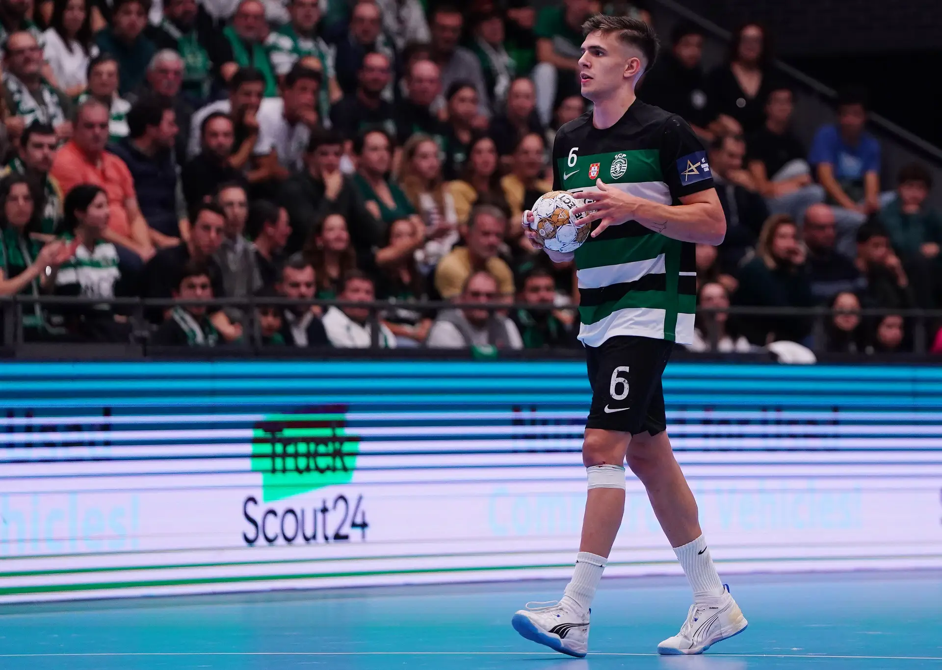 Kiko Costa vai parar de jogar durante uns tempos. Estará lesionado, mas não se sabe onde, nem com o quê