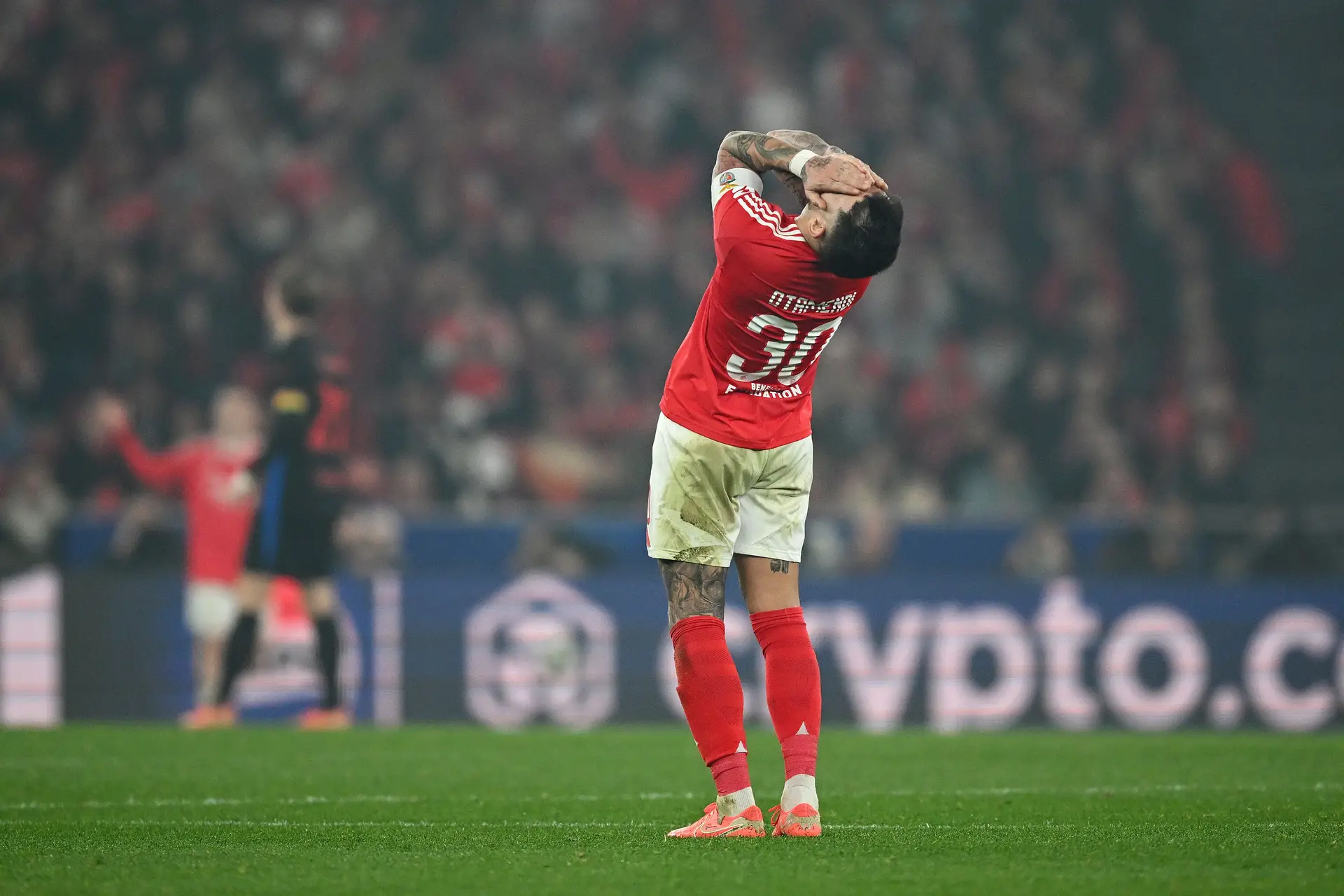 Sem um cigarro para se entreter, Szczęsny defendeu até mais não. Já o Benfica desperdiçou uma oportunidade única