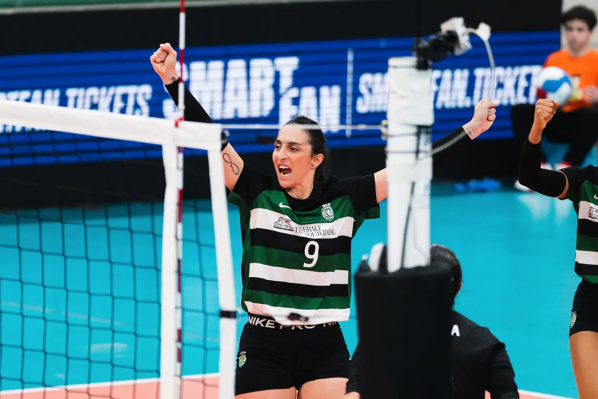 Özge Kirdar parou durante três anos para ser mãe a tempo inteiro. Voltou com tudo e deu ao Sporting a Taça de Portugal de voleibol