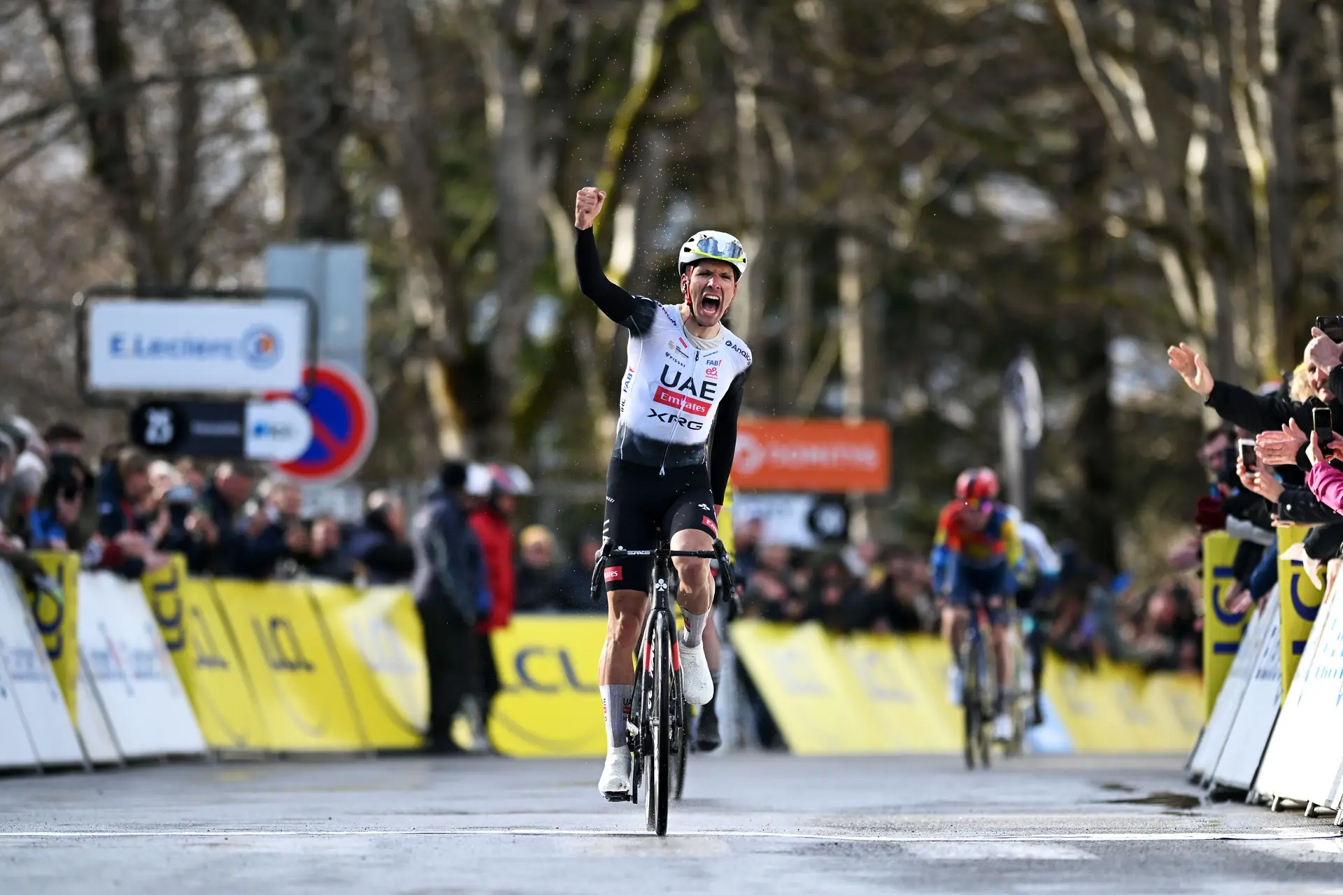 Chuva, neve, montanha, João Almeida: português brilha e derrota Jonas Vingegaard no Paris-Nice