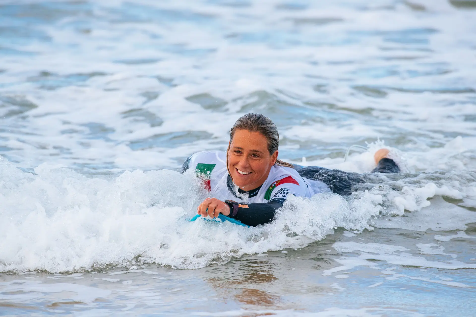 Yolanda Hopkins perdeu duas vezes contra a adolescente que é a campeã mundial. Ou a “pessoa pequena” que “gosta de ondas pequenas”