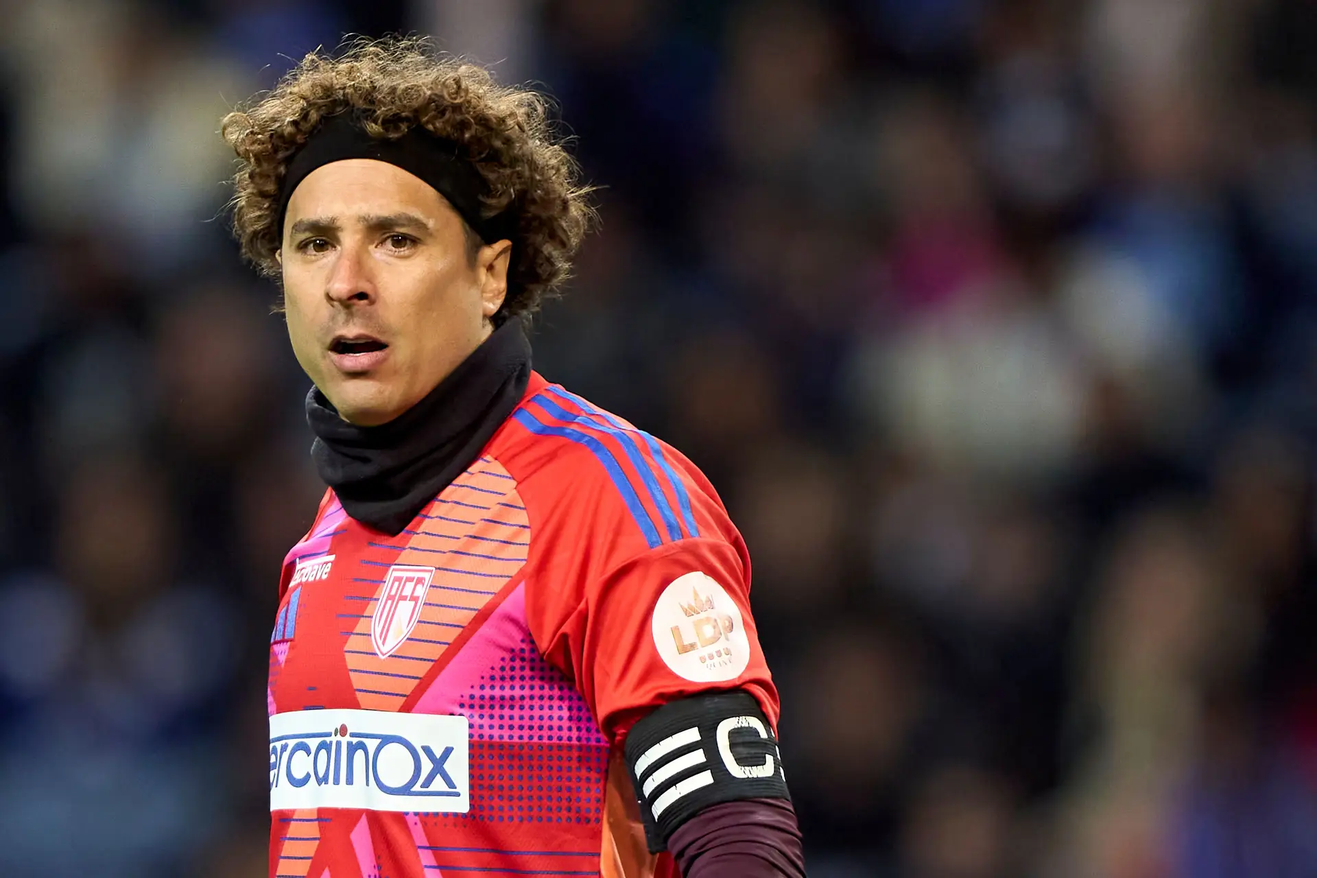 A sensação de evitar um golo “é fantástica”, mas Guillermo Ochoa tem um sonho: “Marcar um golo é mesmo o que me falta no futebol”