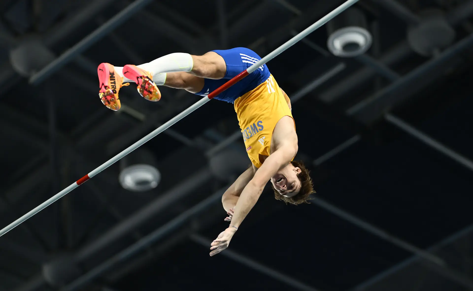 Mondo Duplantis voltou a ser campeão do mundo. A notícia aqui é que desta vez não bateu o recorde mundial