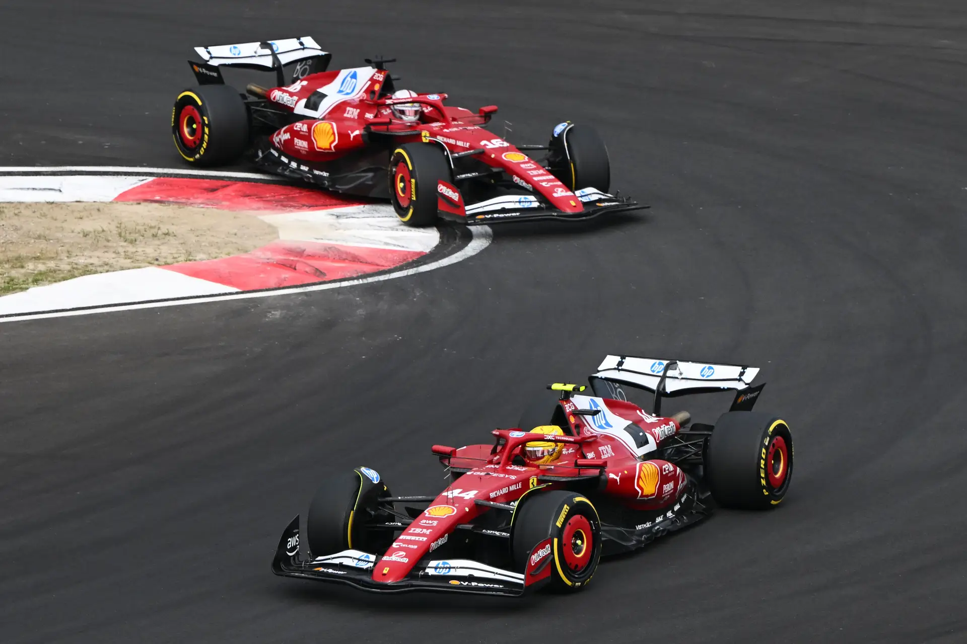 Lewis Hamilton e Charles Leclerc desqualificados do GP China. Ferrari diz que vai “aprender com o que aconteceu”