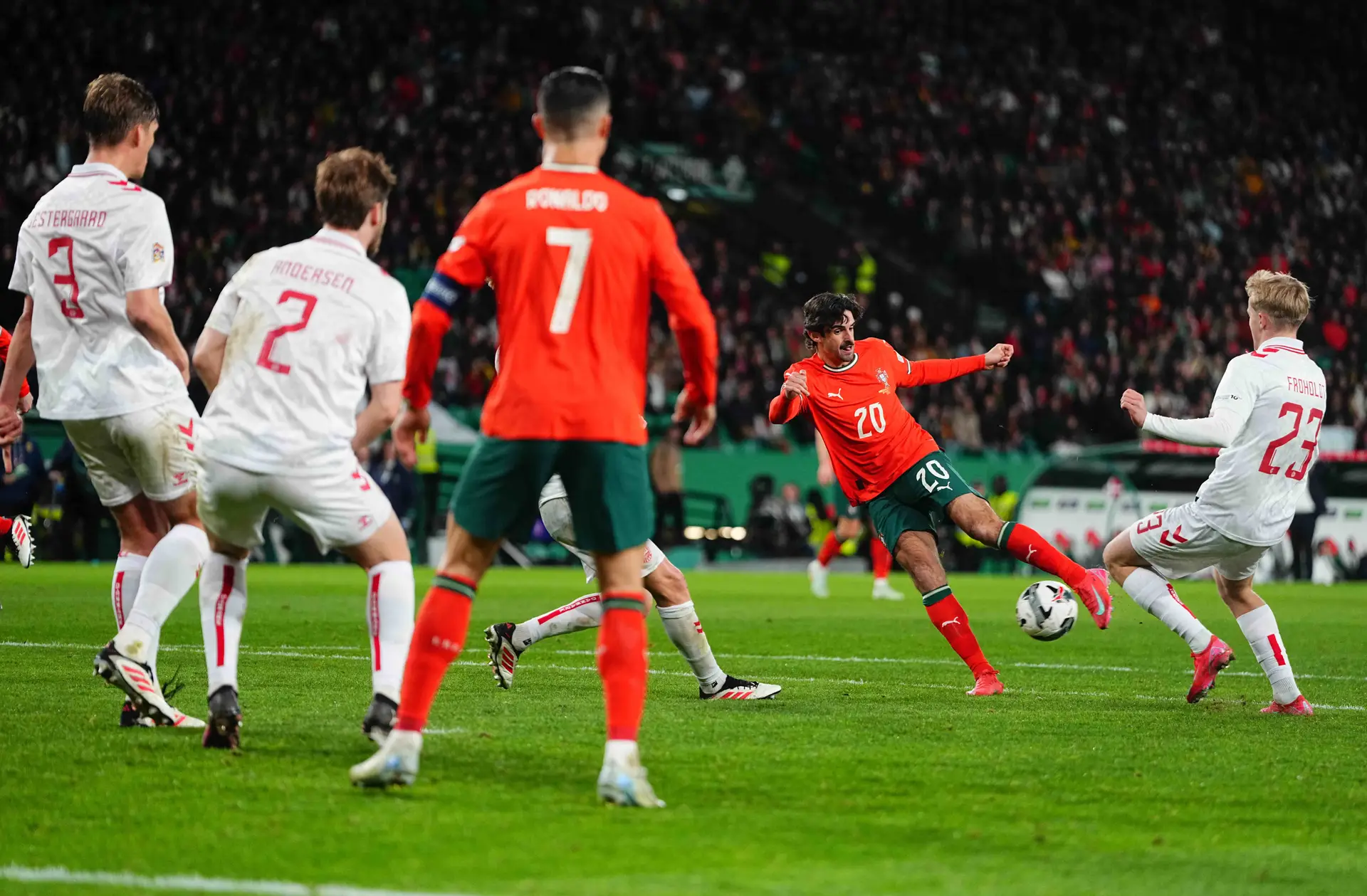 Teve de ser à base da trincada (a crónica do Portugal - Dinamarca)