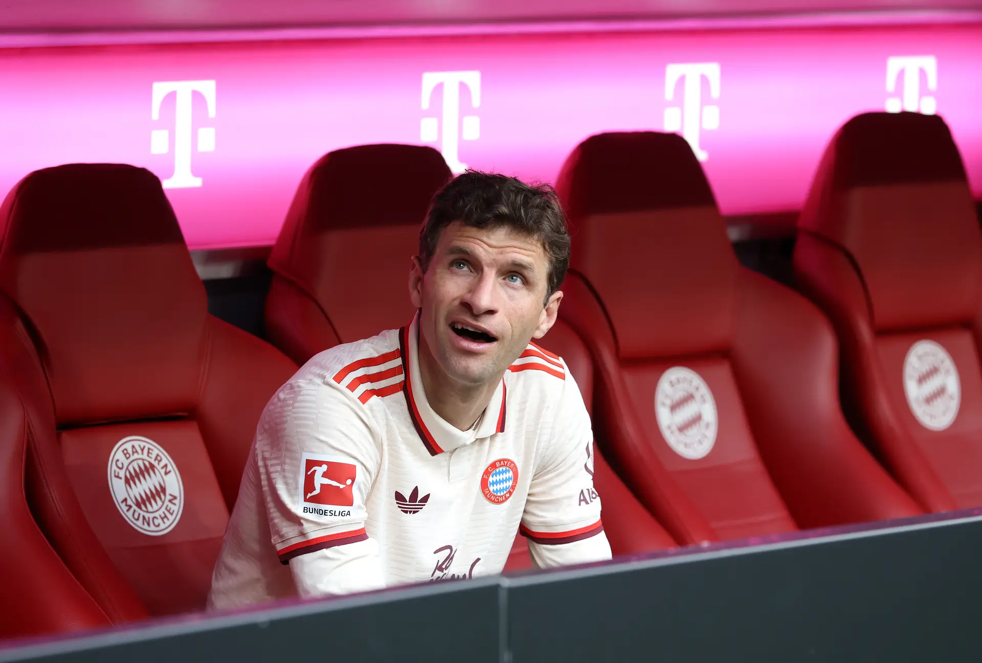 O Bayern pôs um prazo a Thomas Müller, o tipo normal que é um anti-jogador da bola