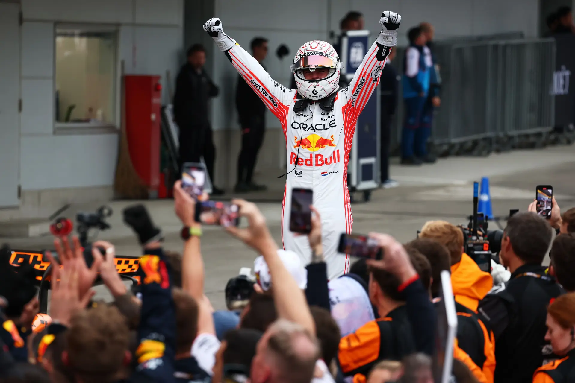 Max Verstappen não deixa que nos esqueçamos dele e venceu o GP Japão