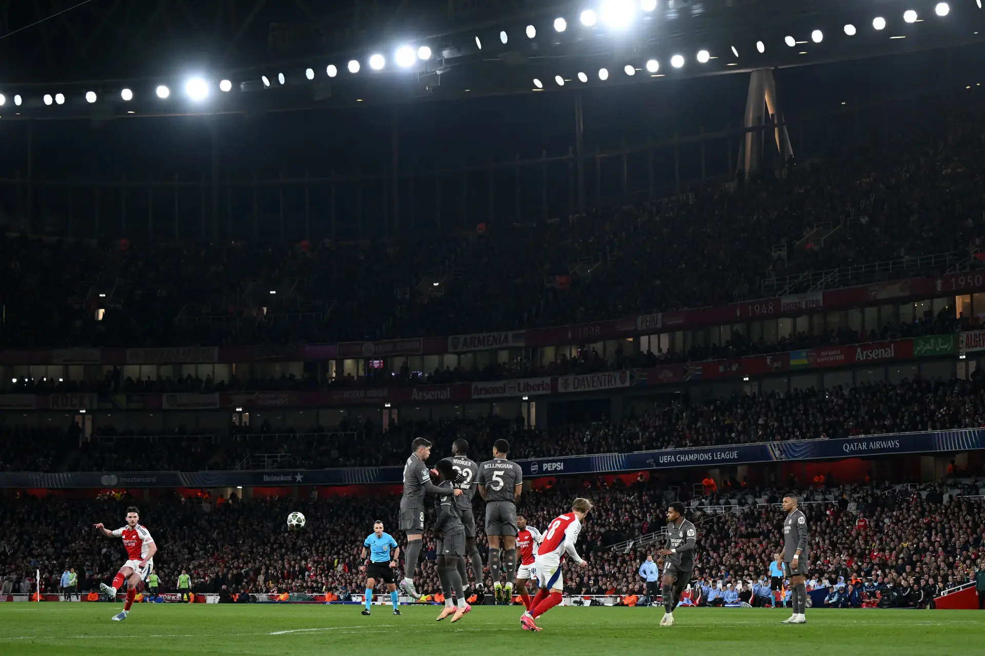 Que barulho é este? Foi só Declan Rice a lançar foguetes
