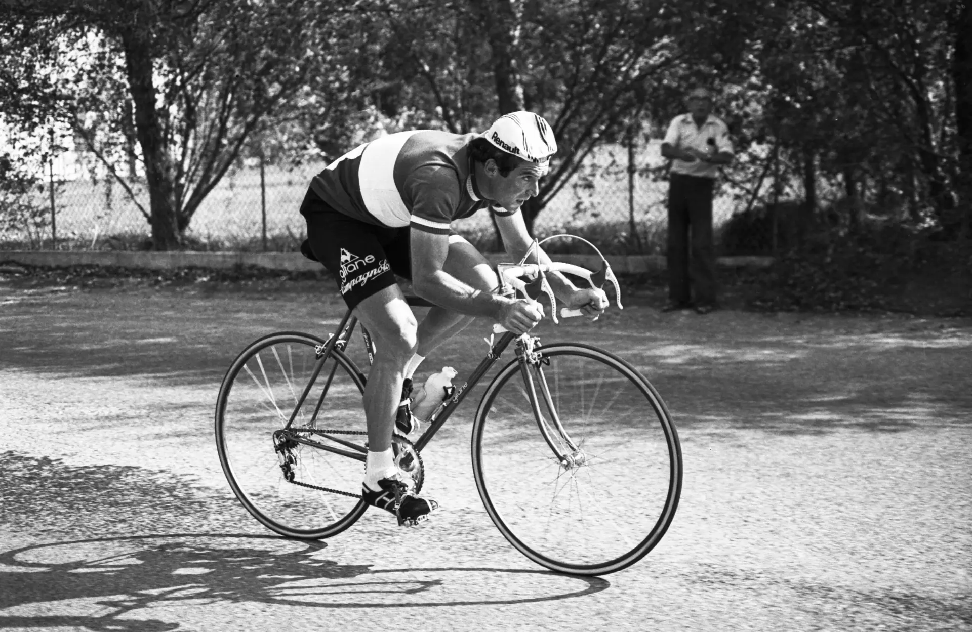 Pogačar vai ao Paris-Roubaix tentar imitar Hinault, o “líder nato” e ciclista “de raça e personalidade forte” que nem ao pai obedeceu