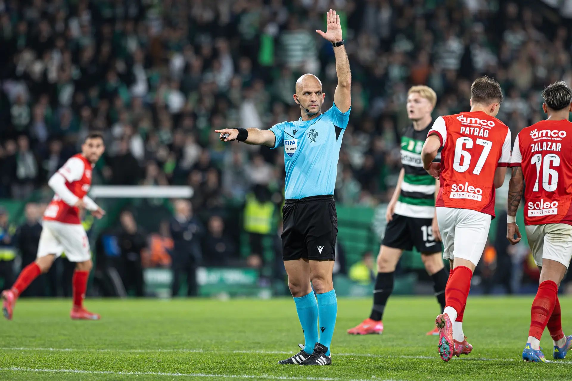 Luís Godinho, árbitro português, durante o Sporting-SC Braga desta época