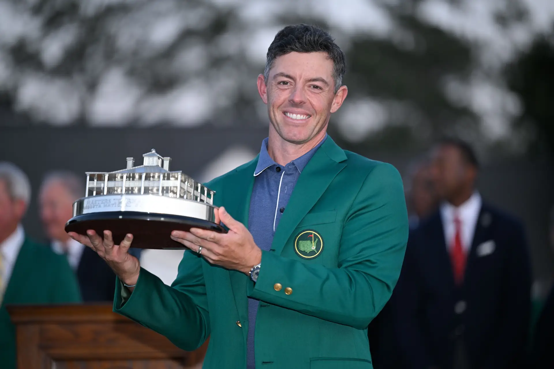 Muito dinheiro, membro vitalício de um clube privado e até definir a ementa de um jantar: o que ganha Rory McIlroy após a glória em Augusta