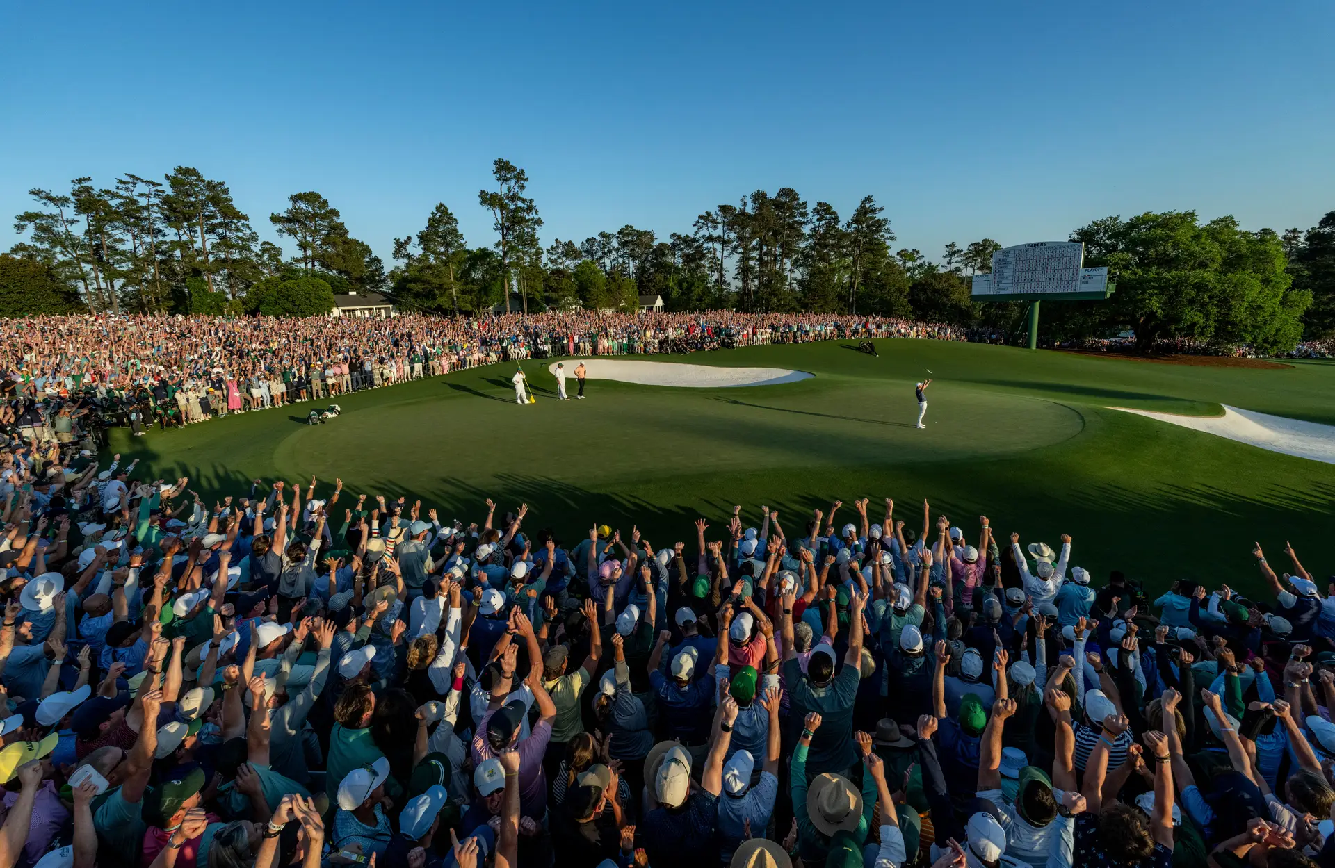 Muito dinheiro, membro vitalício de um clube privado e até definir a ementa de um jantar: o que ganha Rory McIlroy após a glória em Augusta