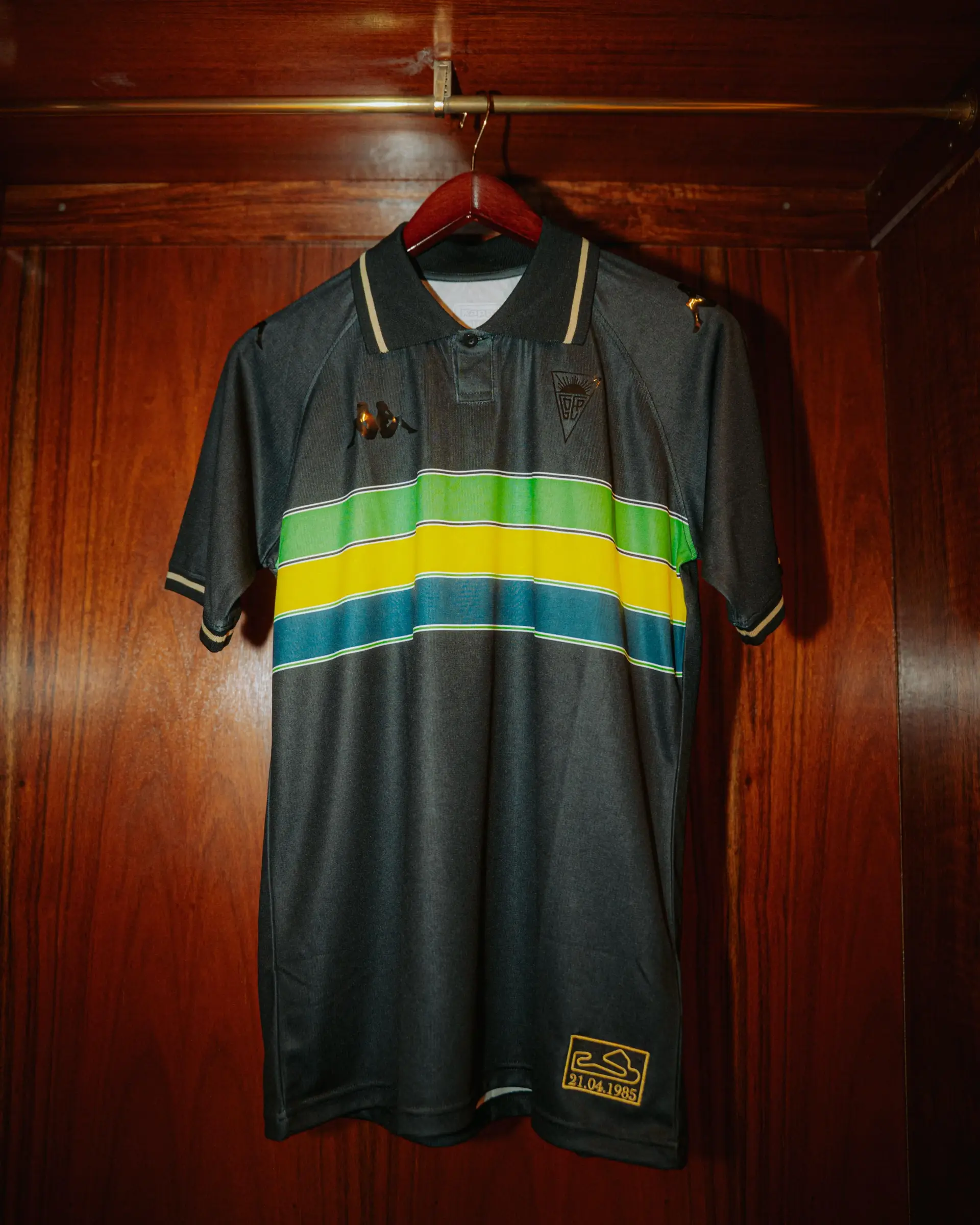 O Estoril vai jogar com uma camisola de homenagem a Ayrton Senna. Tem sido “complicado” gerir os pedidos, até porque não estará à venda