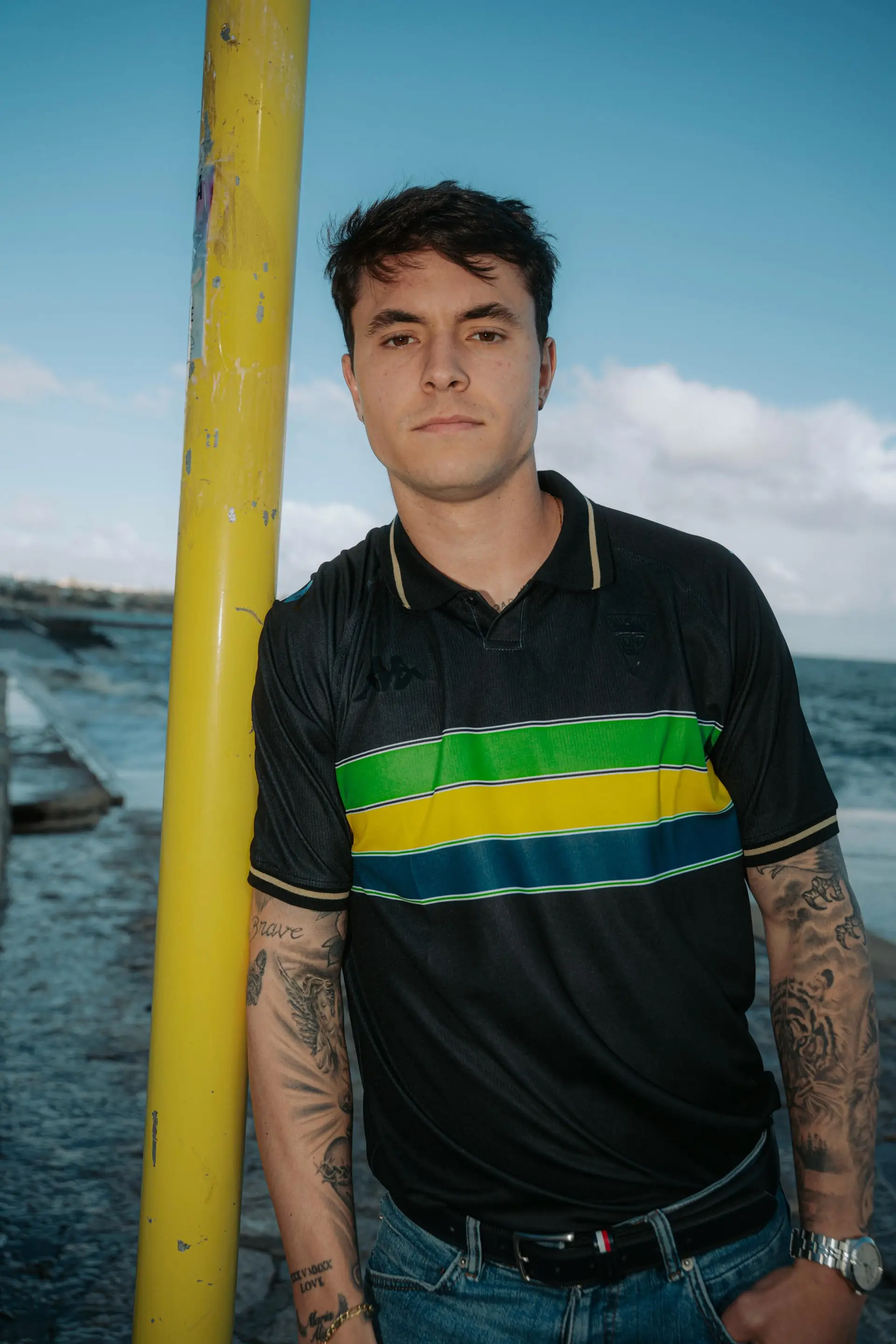 O Estoril vai jogar com uma camisola de homenagem a Ayrton Senna. Tem sido “complicado” gerir os pedidos, até porque não estará à venda