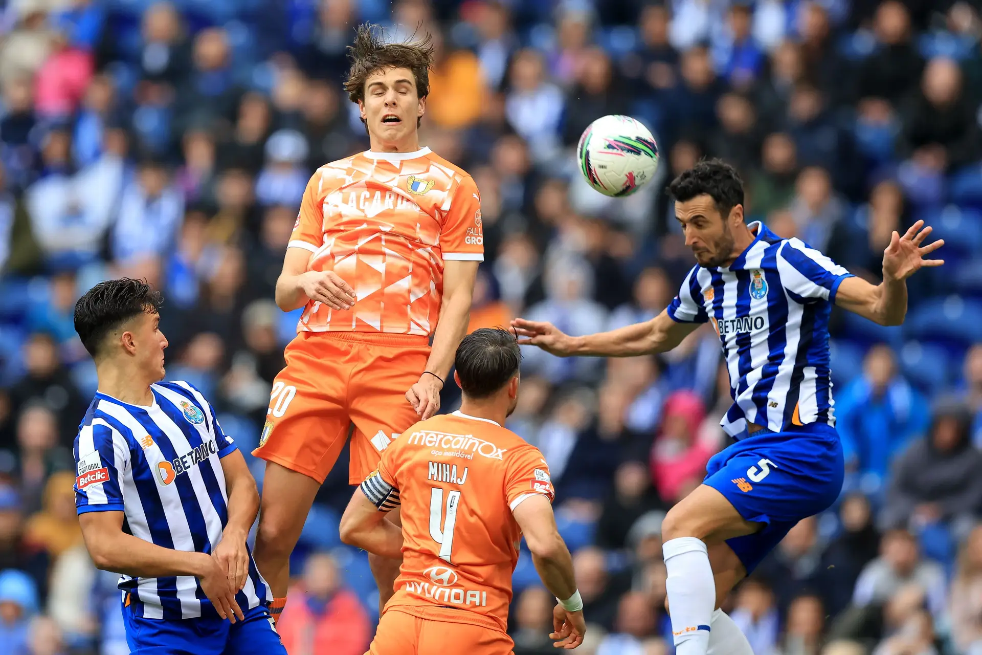 Em direto: FC Porto 2-1 Famalicão (terminado)