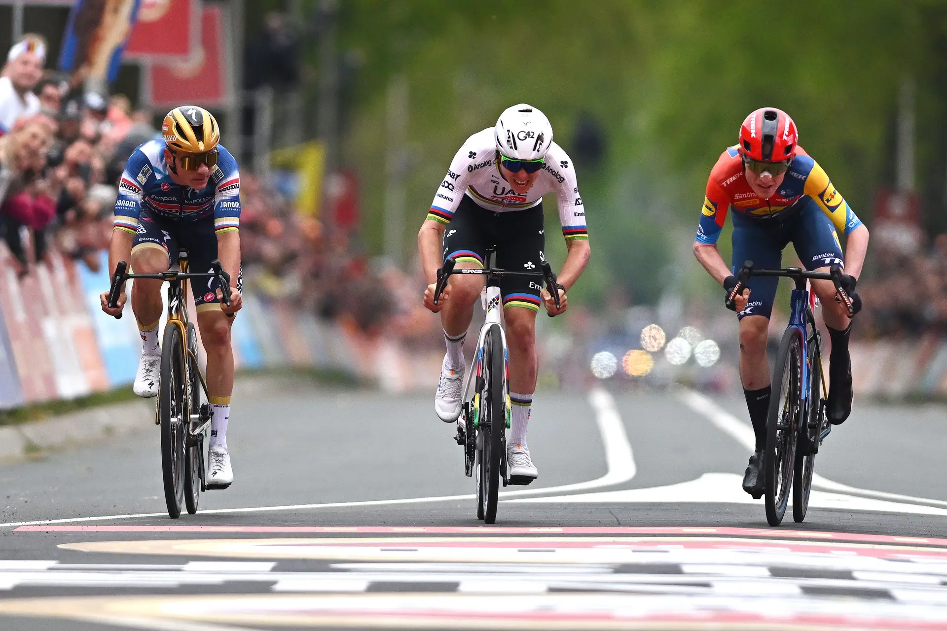 Nem Pogačar ou Evenepoel tiveram pernas para Mattias Skjelmose, que se intrometeu entre os monstros na Amstel Gold Race
