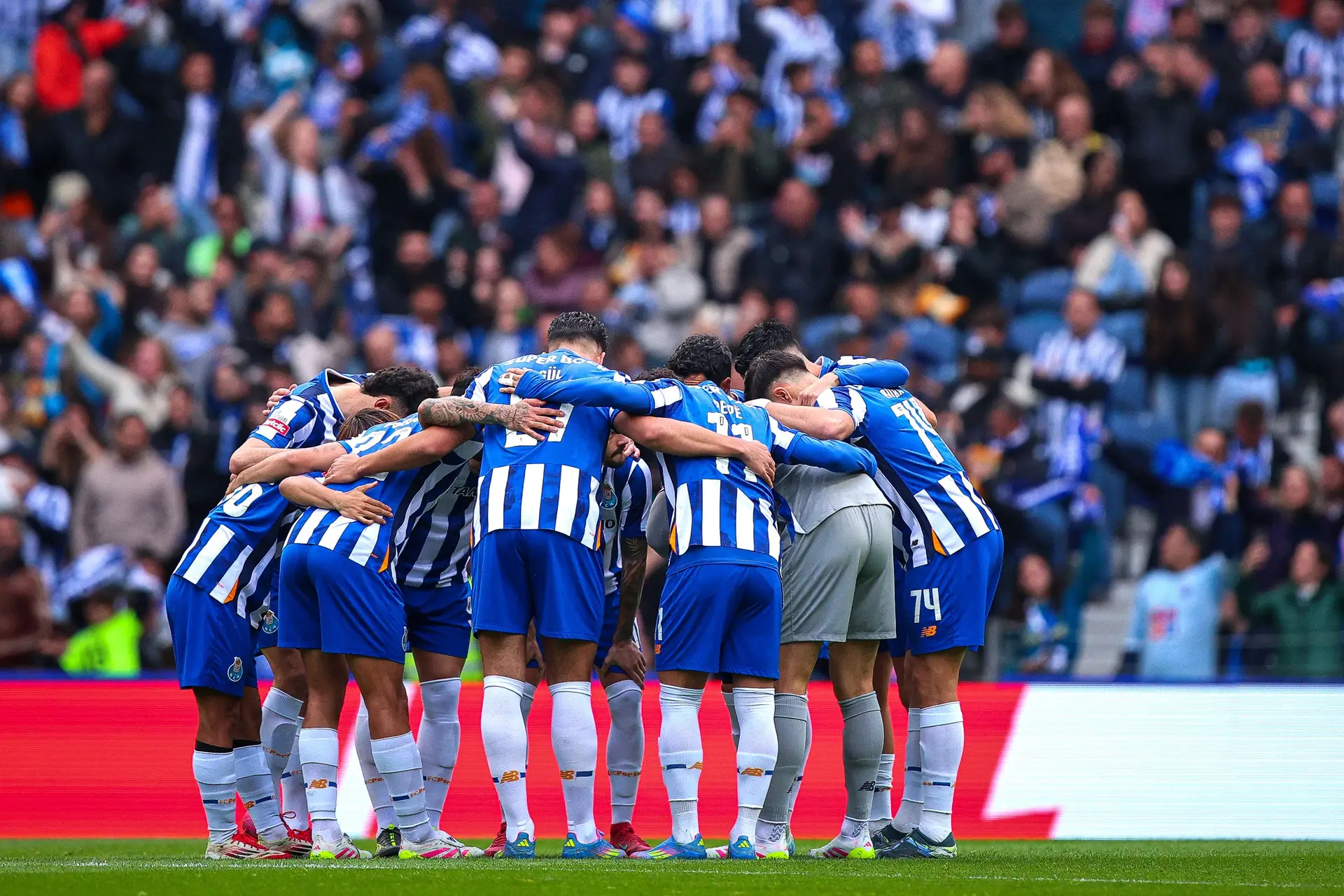 Vários jogadores do FC Porto com processos disciplinares após saída noturna
