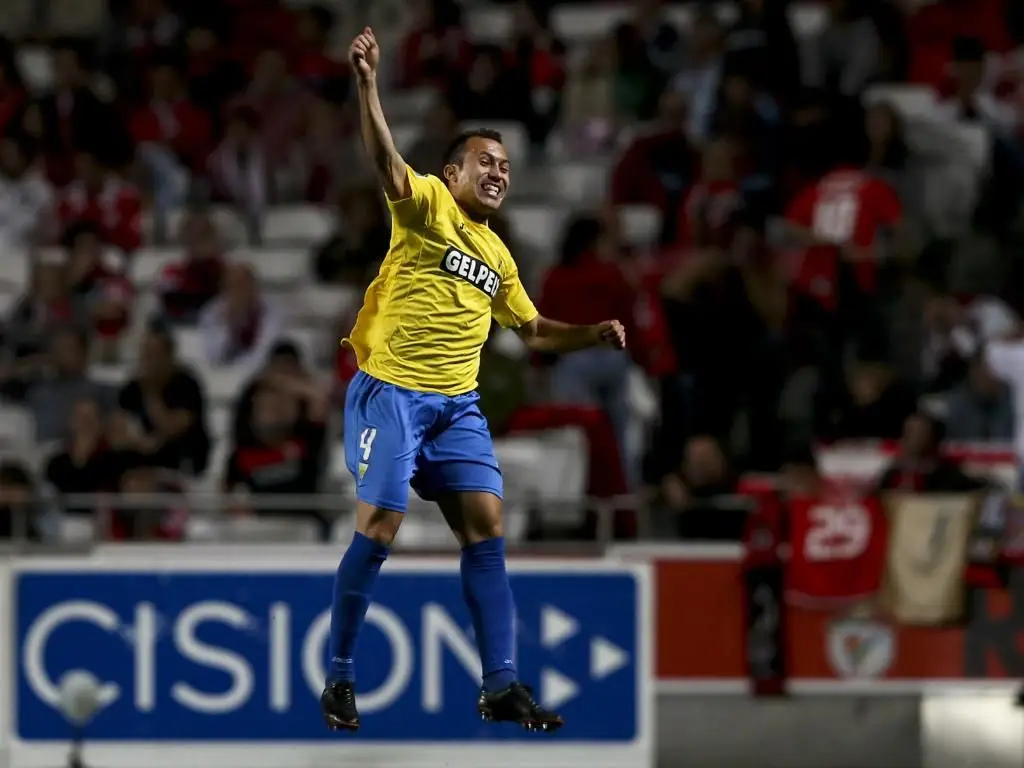 Em 2010/11, Jefferson estreou-se no futebol português, na II Liga, com o Estoril Praia