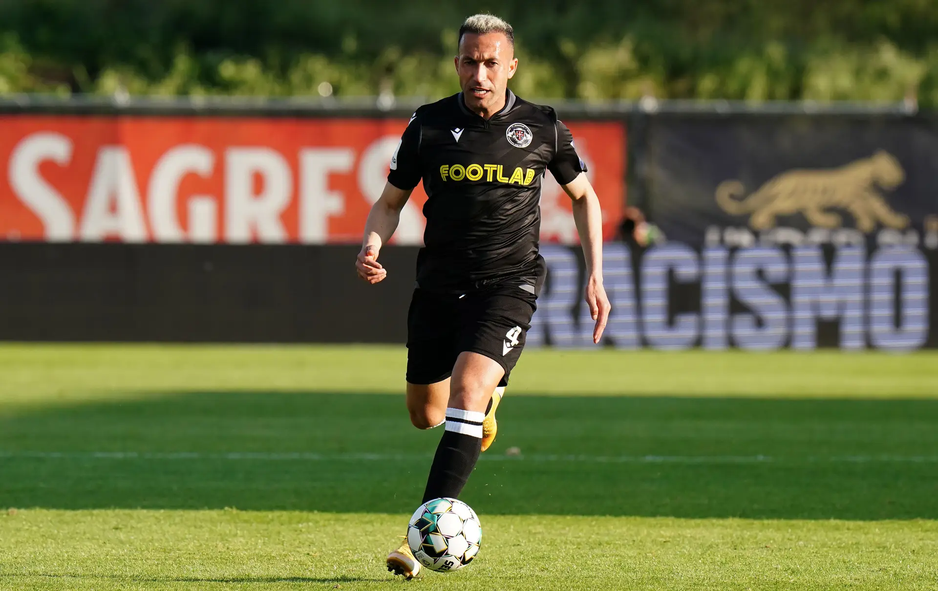 Após o Casa Pia AC, Jefferson regressou ao Brasil onde terminou a carreira de jogador
