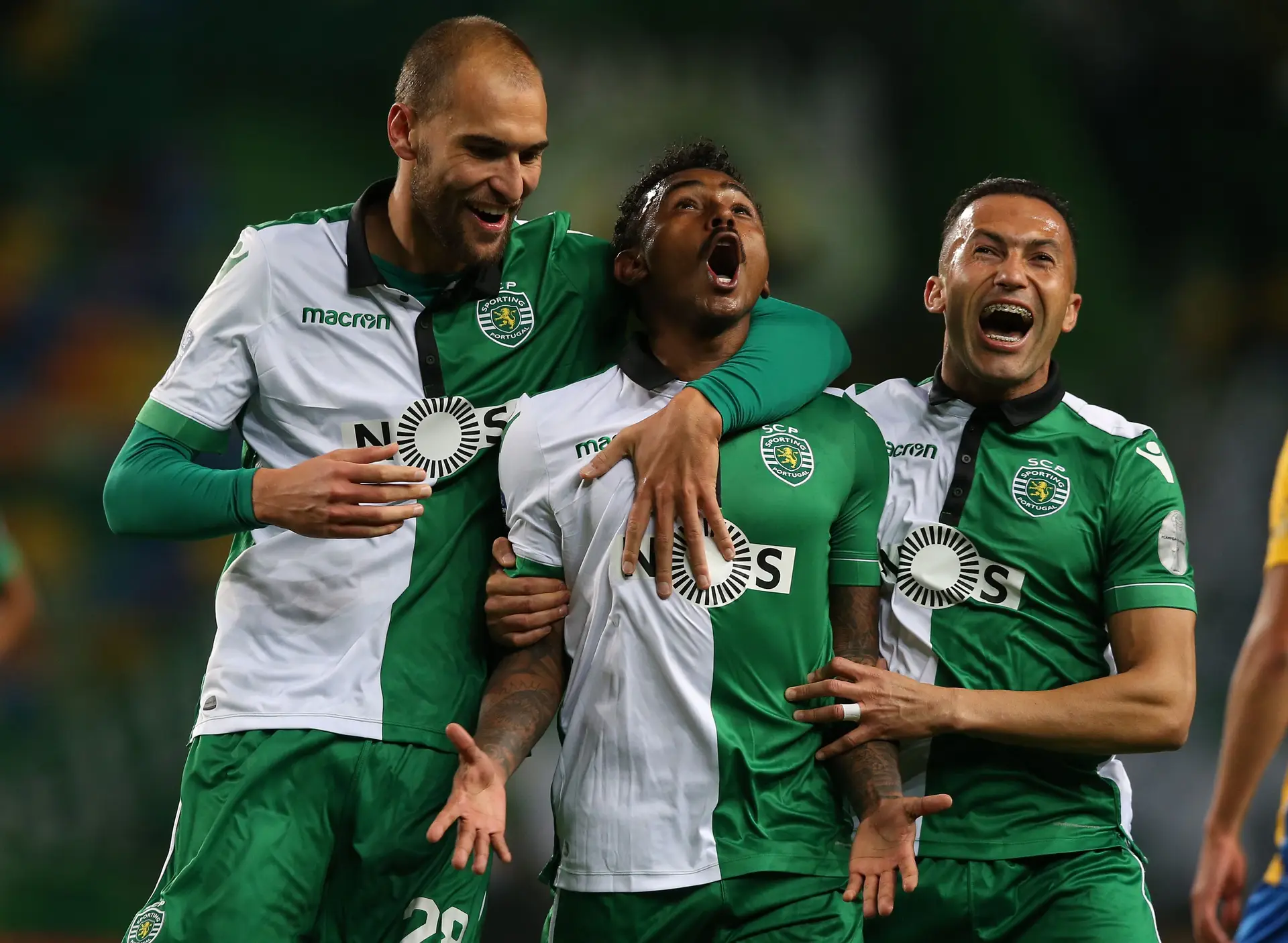 Jefferson (à direita) festeja um golo do Sporting com Wendel e Bas Dost