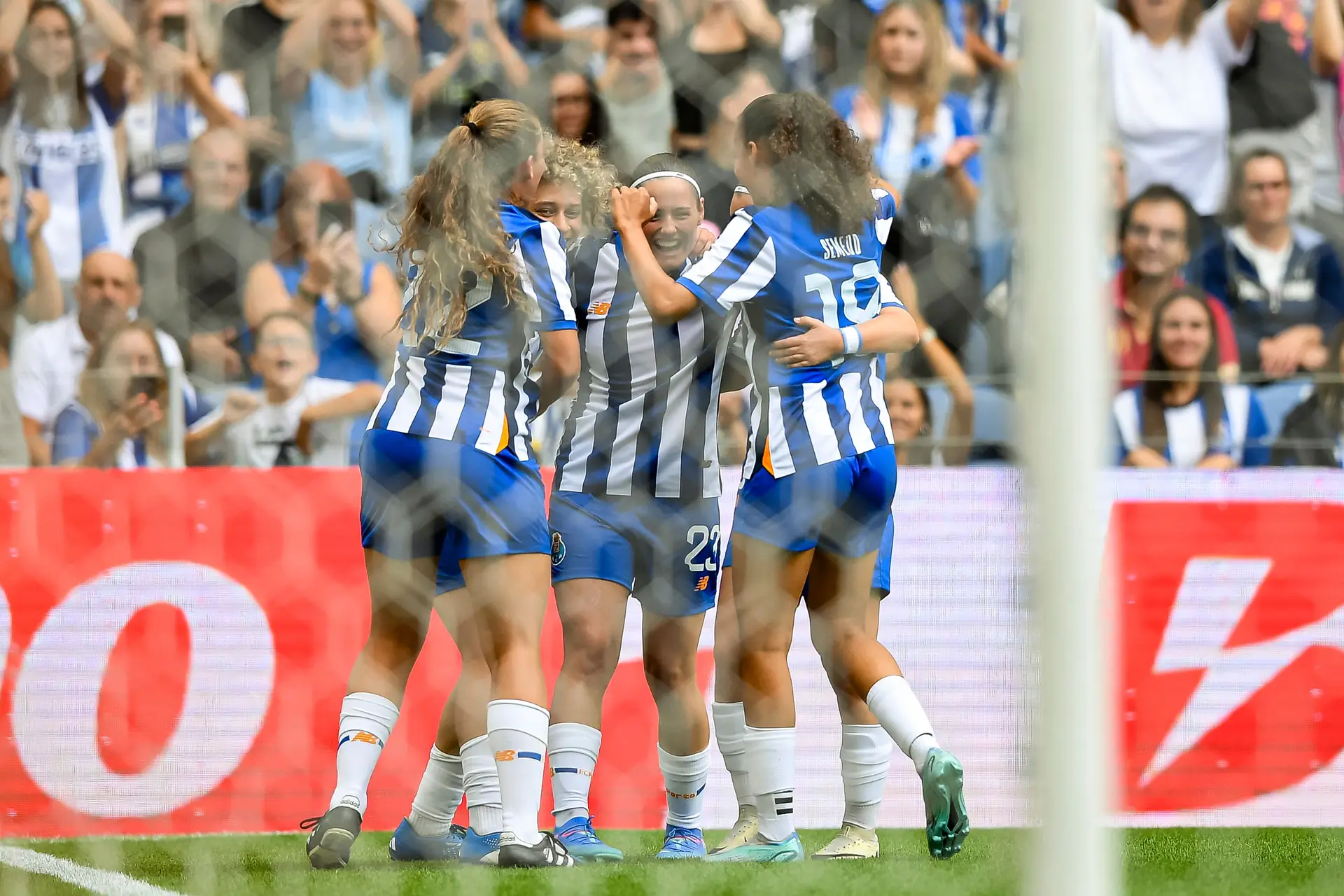 Com a facilidade esperada, FC Porto garante subida à II divisão feminina