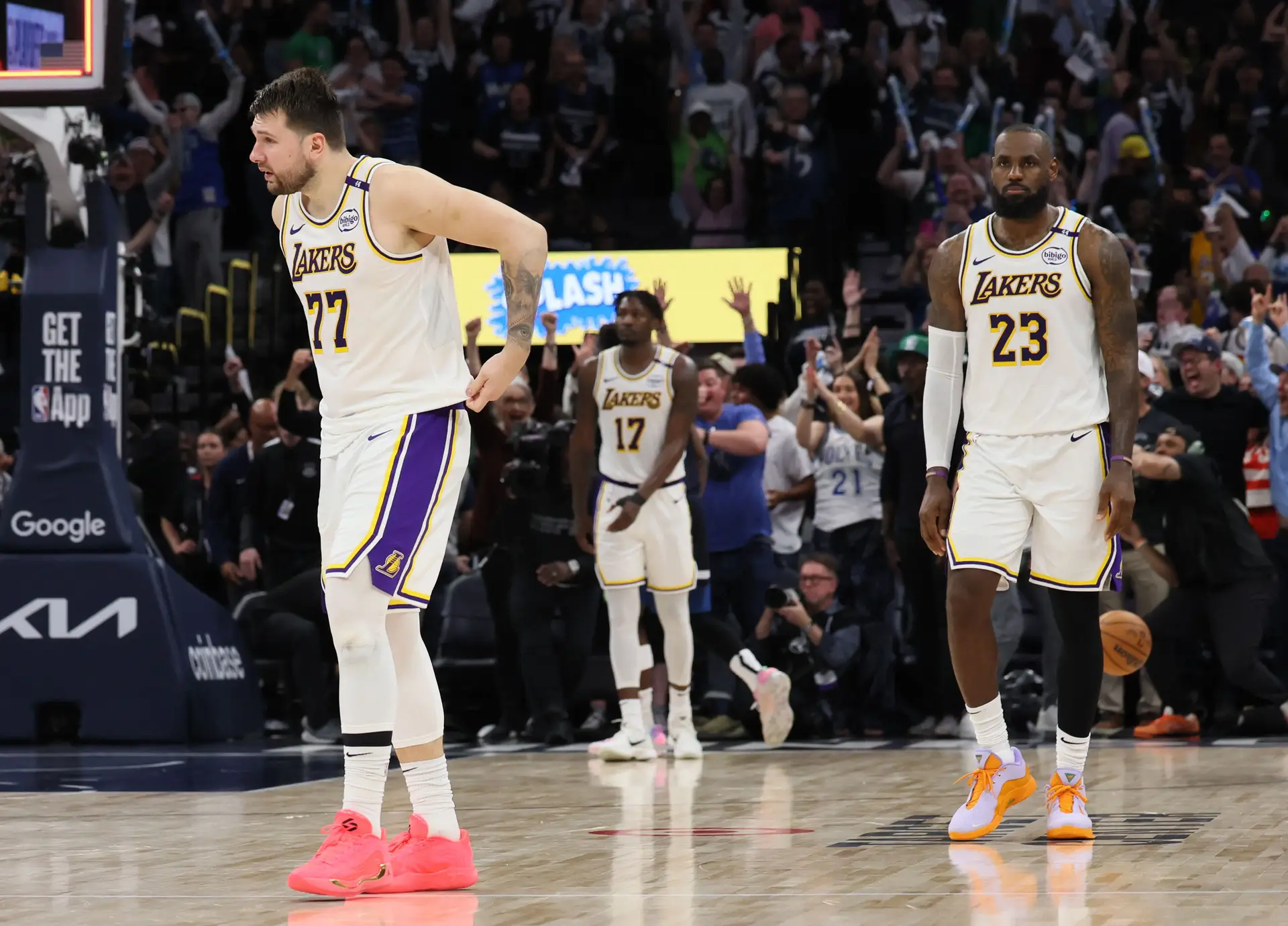 Não haverá título para a dupla LeBron-Dončić: Lakers eliminados pelos Timberwolves na NBA