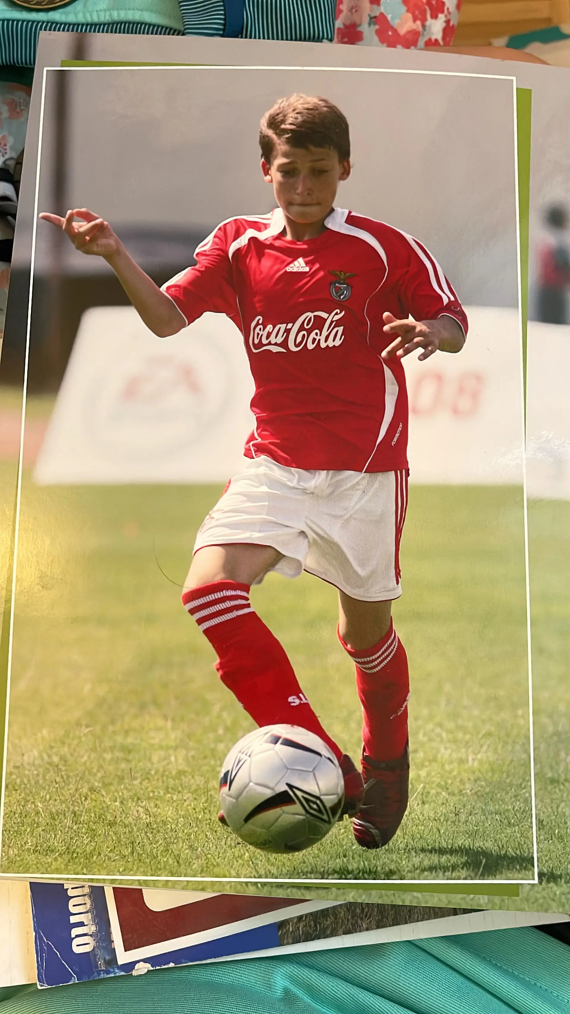 O avançado te uma breve passagem pelo Benfica, não aguentou as saudades de casa