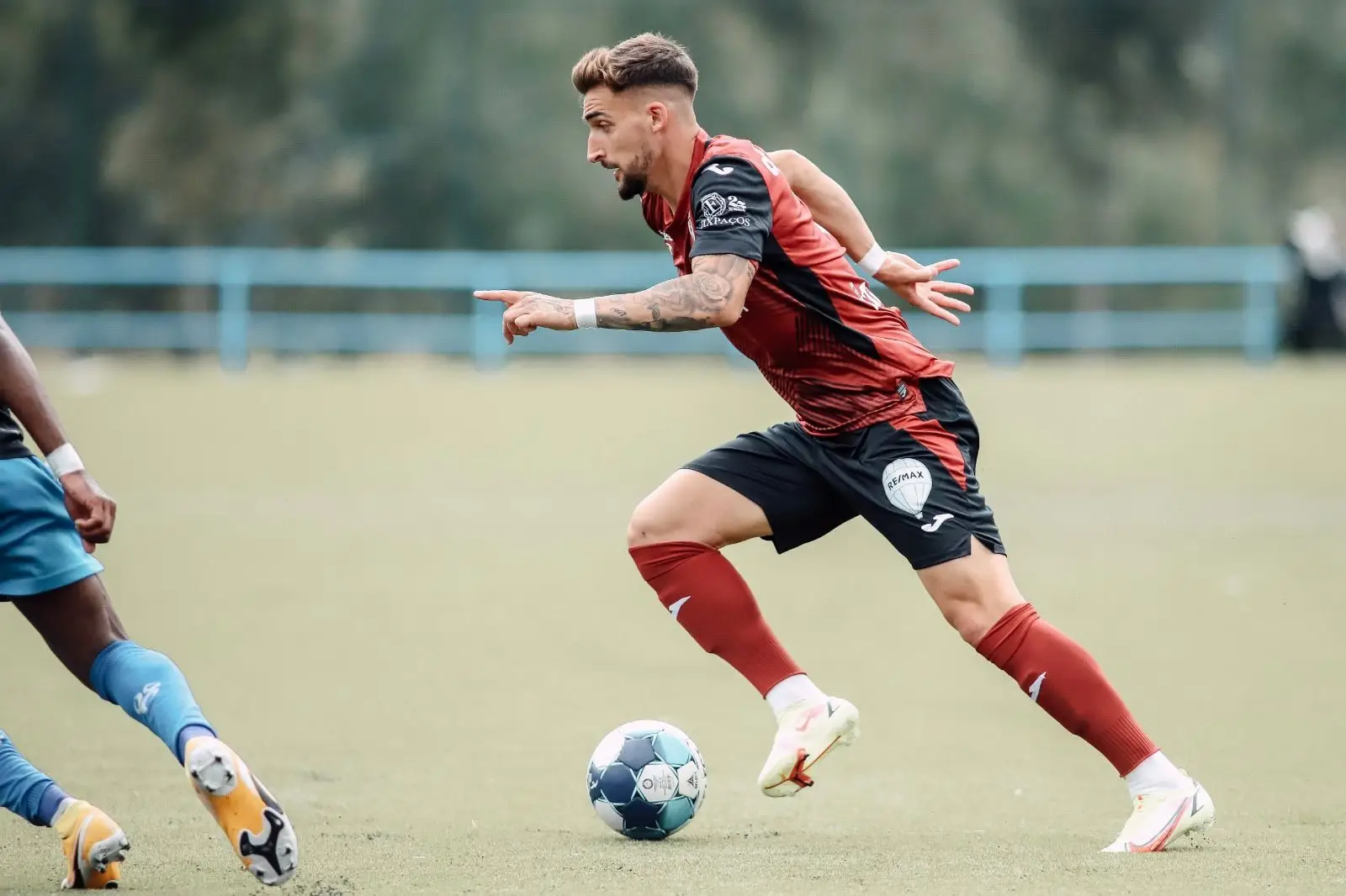 O avançado durante um jogo pelo Paços de Ferreira