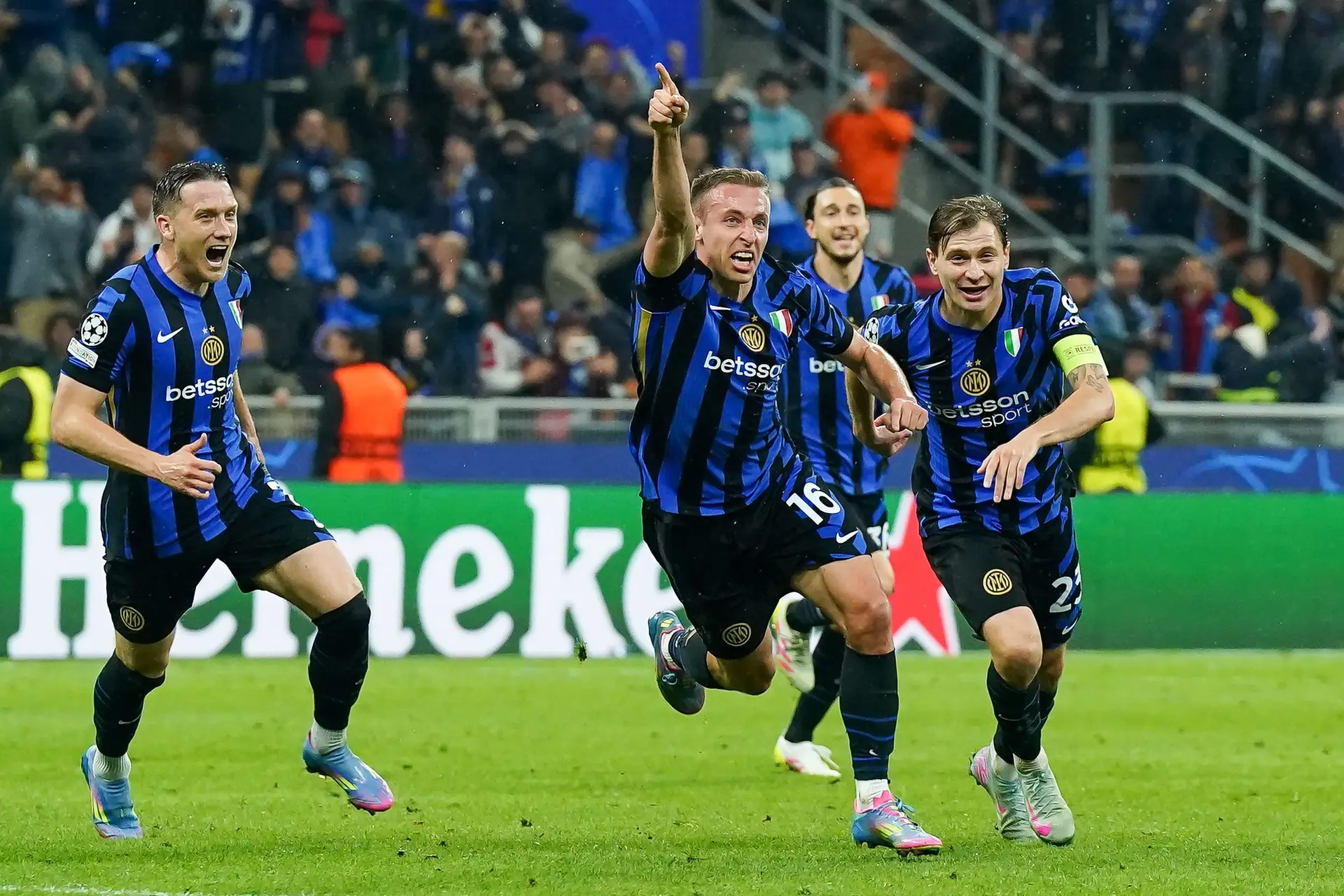 A melhor meia-final da história da Champions voou sobre o ninho de cuco. Antes de vencer o Inter, ganhou o futebol