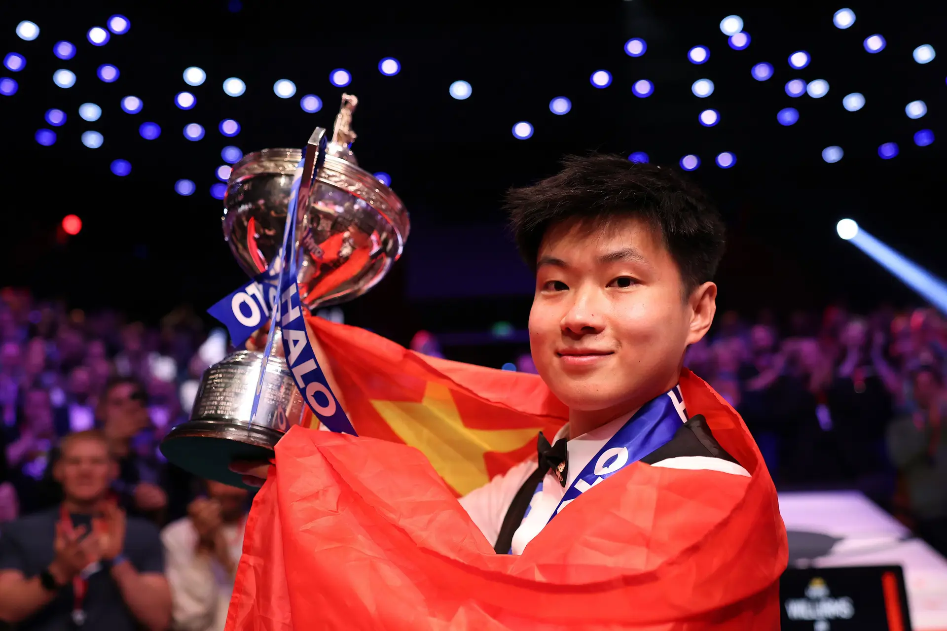 A China já tem um campeão mundial de snooker. Zhao Xintong quase que sorri e hoje é um jogador amador por ter feito batota