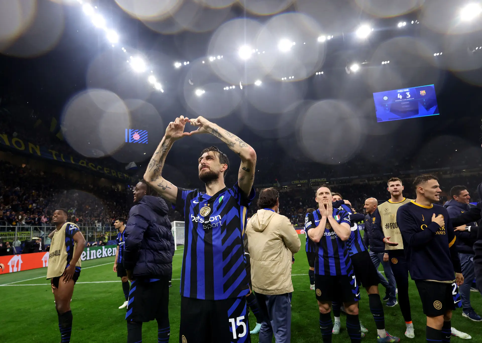 As noitadas, o cancro, a ansiedade. Se Acerbi ultrapassou tudo, algum dia ia quebrar o enguiço e finalmente marcar na Liga dos Campeões
