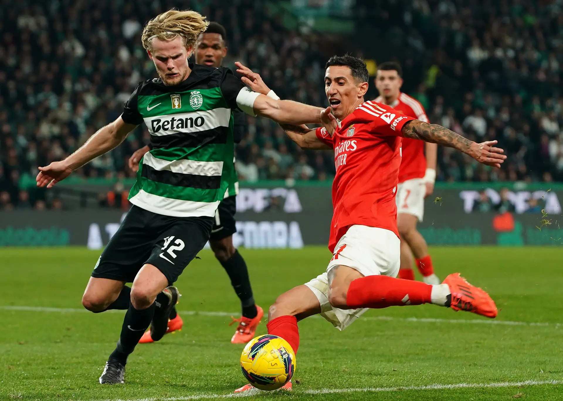Quase 200 adeptos proibidos de ver o Benfica-Sporting na Luz