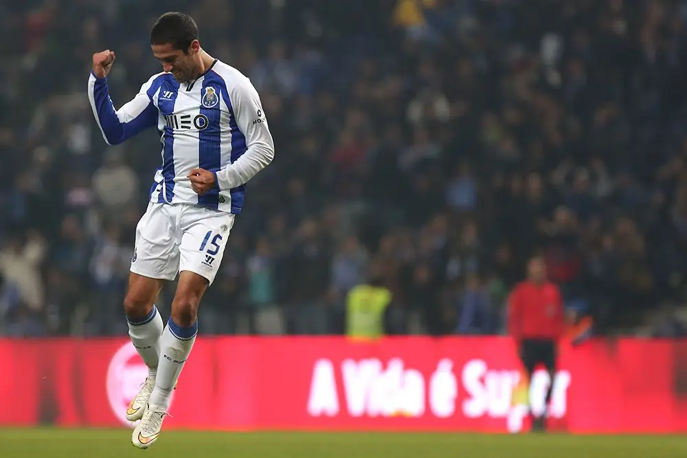 Evandro assinou pelo FC Porto, em 2014/15