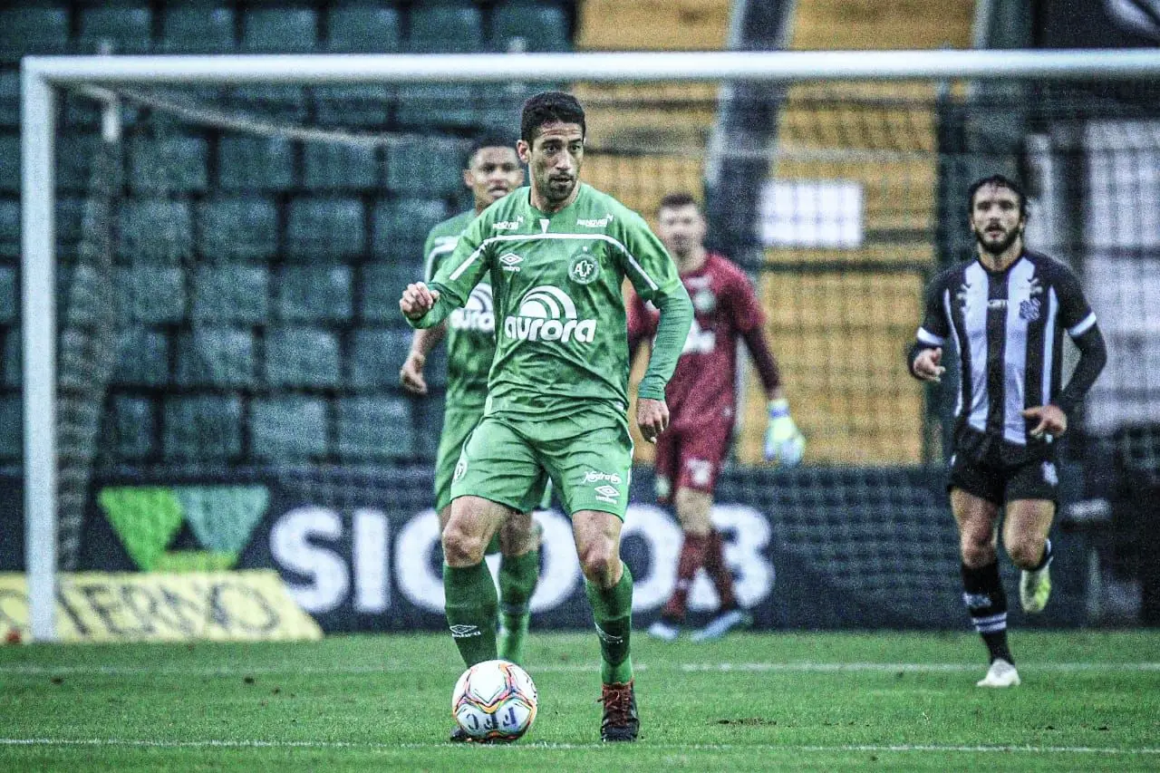 O médio brasileiro ainda jogou no Chapecoense em 2020