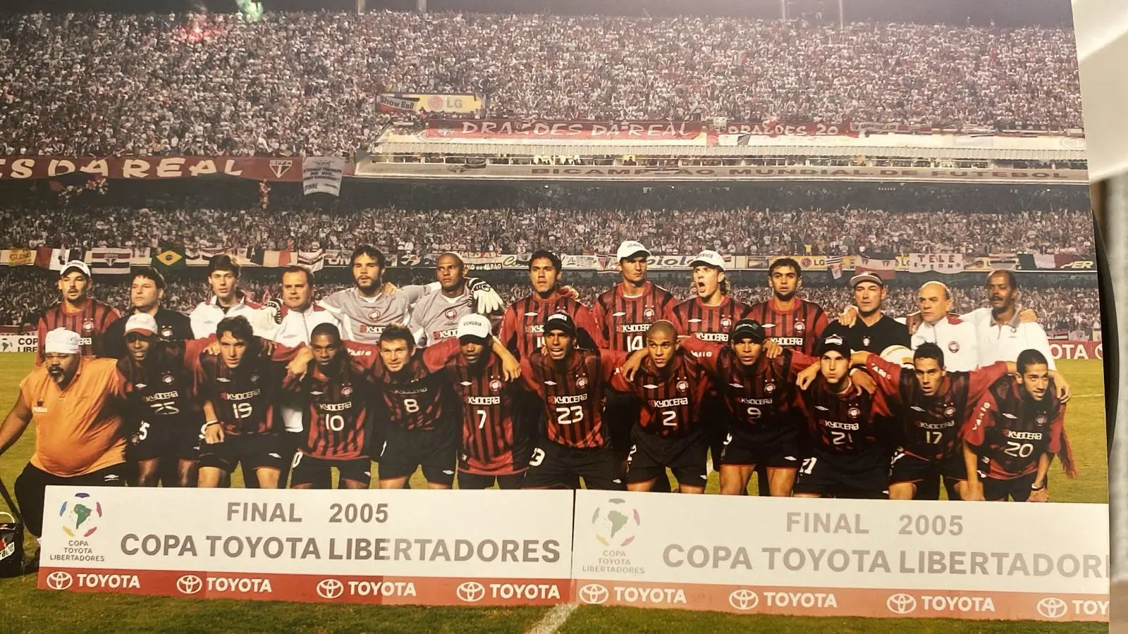Em 2005, Evandro (1º direita à frente) jogou a final da Libertadores pelo Athletico Paranaeense contra o S. Paulo