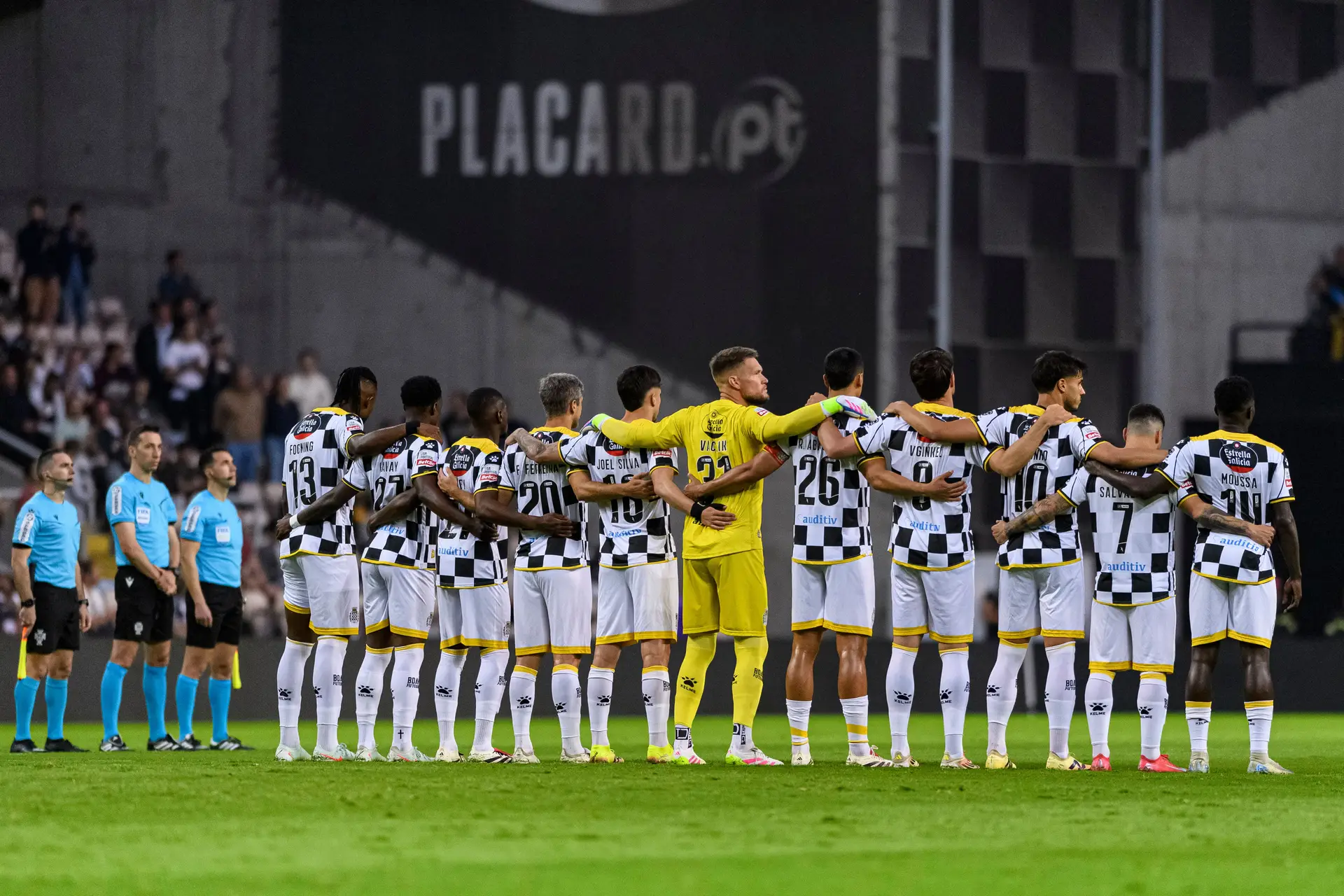 Além das dívidas e da não inscrição nas ligas profissionais, o Boavista tem o seu estádio interditado pela Proteção Civil