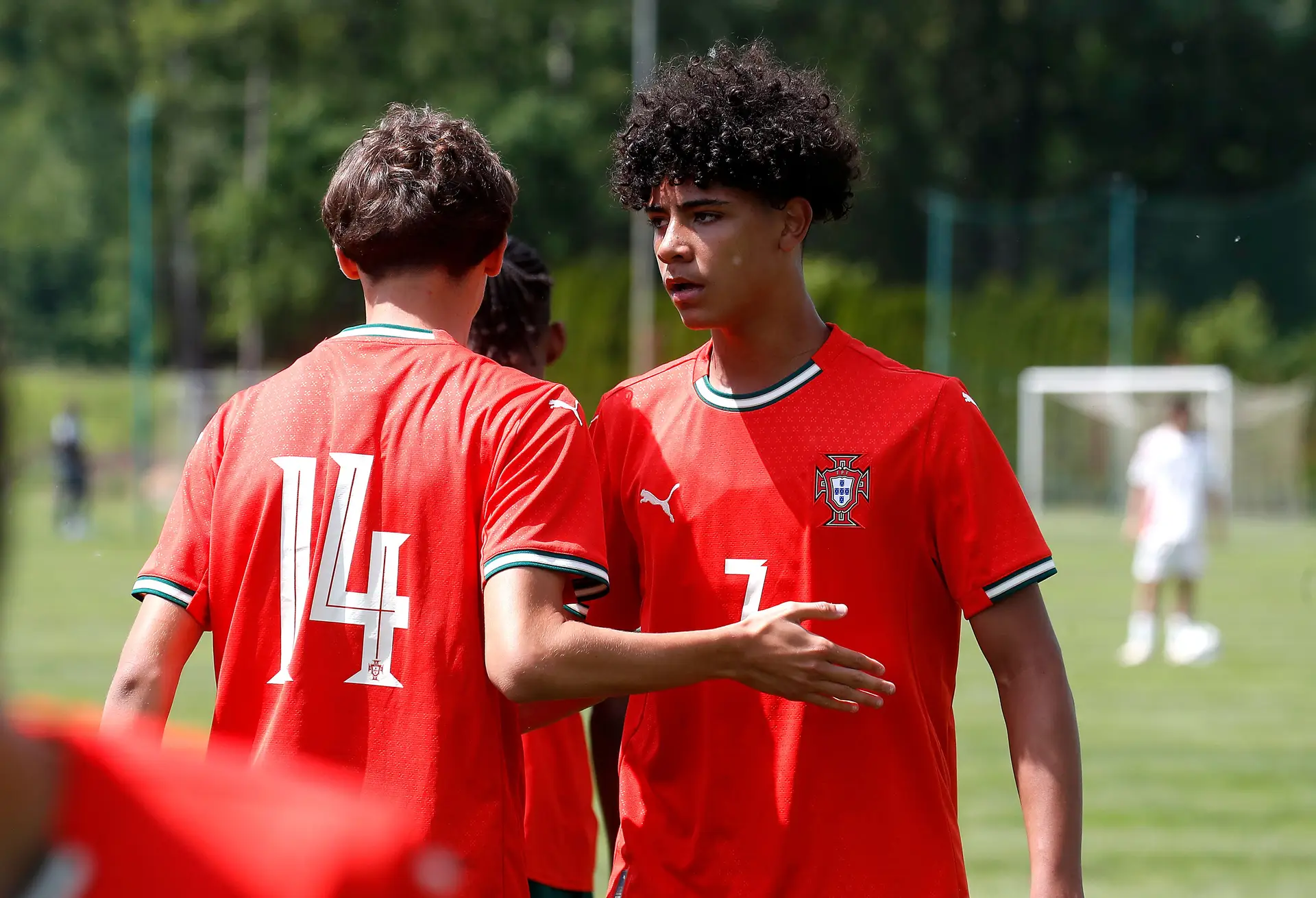 “Ó Junior!” O filho de Cristiano Ronaldo estreou-se nas seleções nacionais e correu muito para defender
