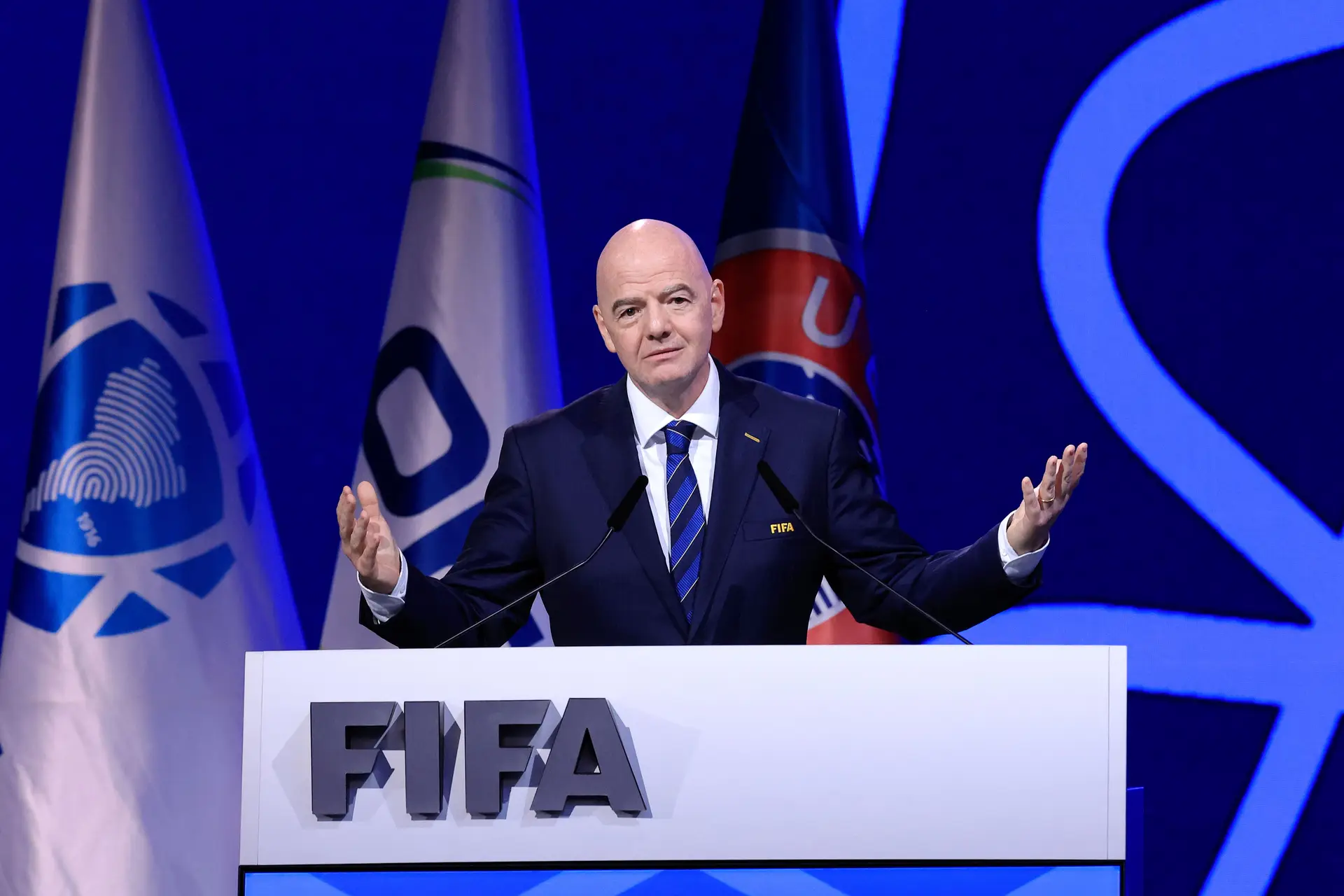 Infantino deu prioridade a Trump, chegou atrasado ao Congresso da FIFA e vários membros da UEFA, em protesto, não ficaram até ao fim