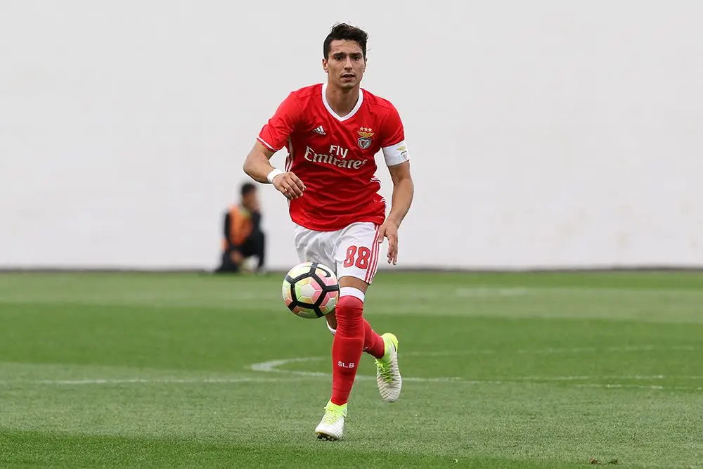 Pêpê Rodrigues fez toda a formação no Benfica, onde entrou ainda com 11 anos