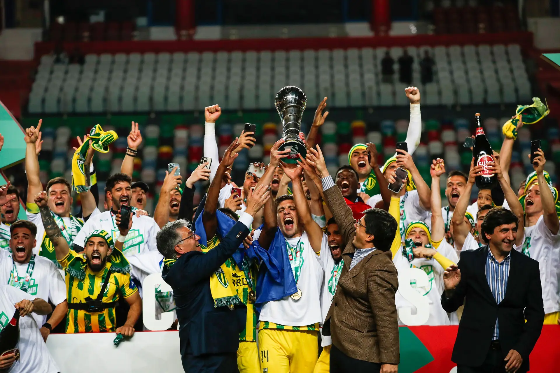 Tondela campeão da II Liga, Alverca acompanha na subida e Vizela no play-off