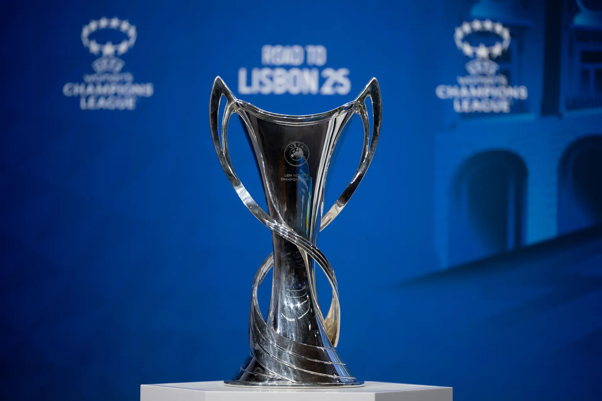 Taça da Liga dos Campeões feminina roubada durante os festejos do título do Sporting em Alvalade