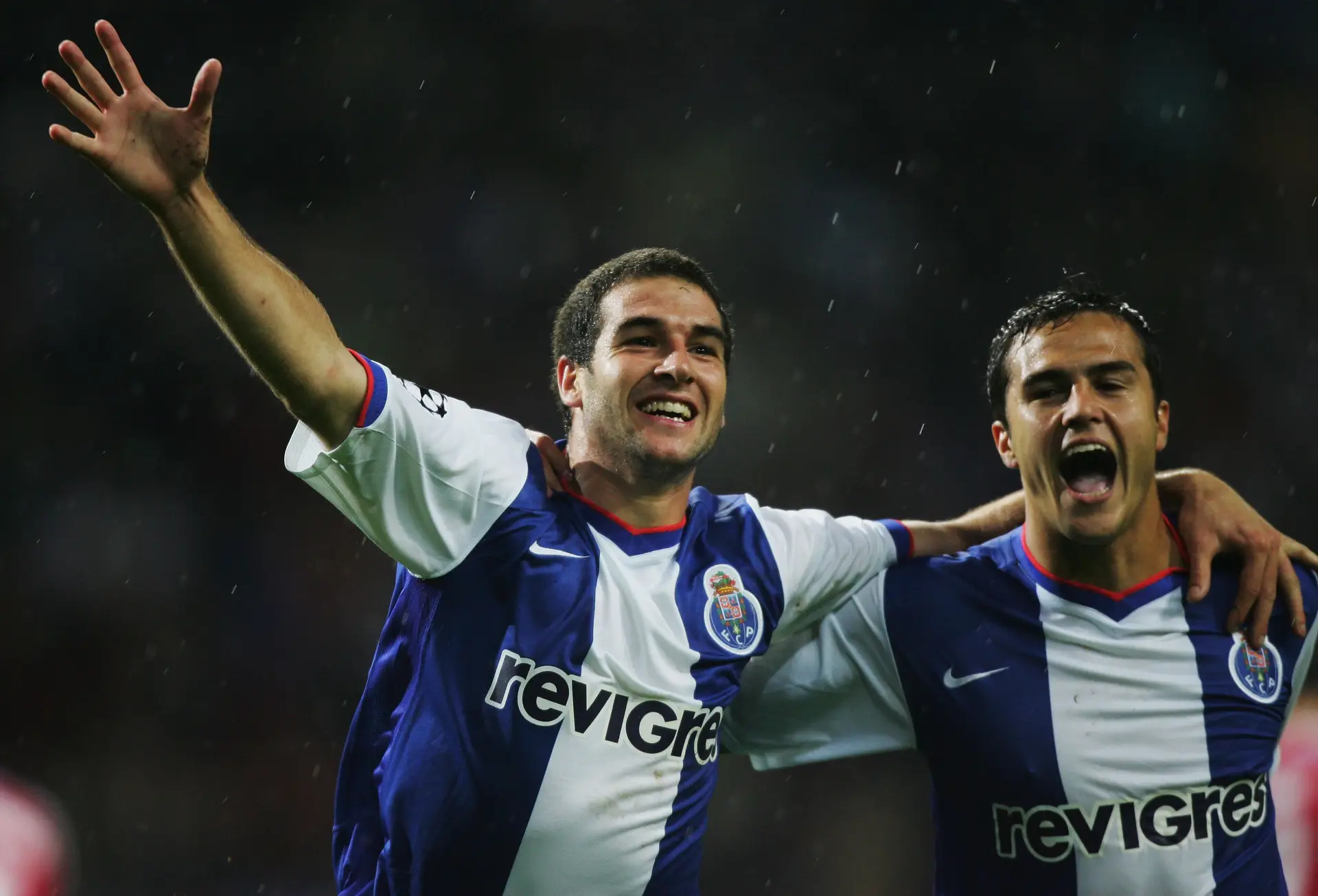 Lisandro López e Bruno Moraes a festejar um golo pelo FC Porto
