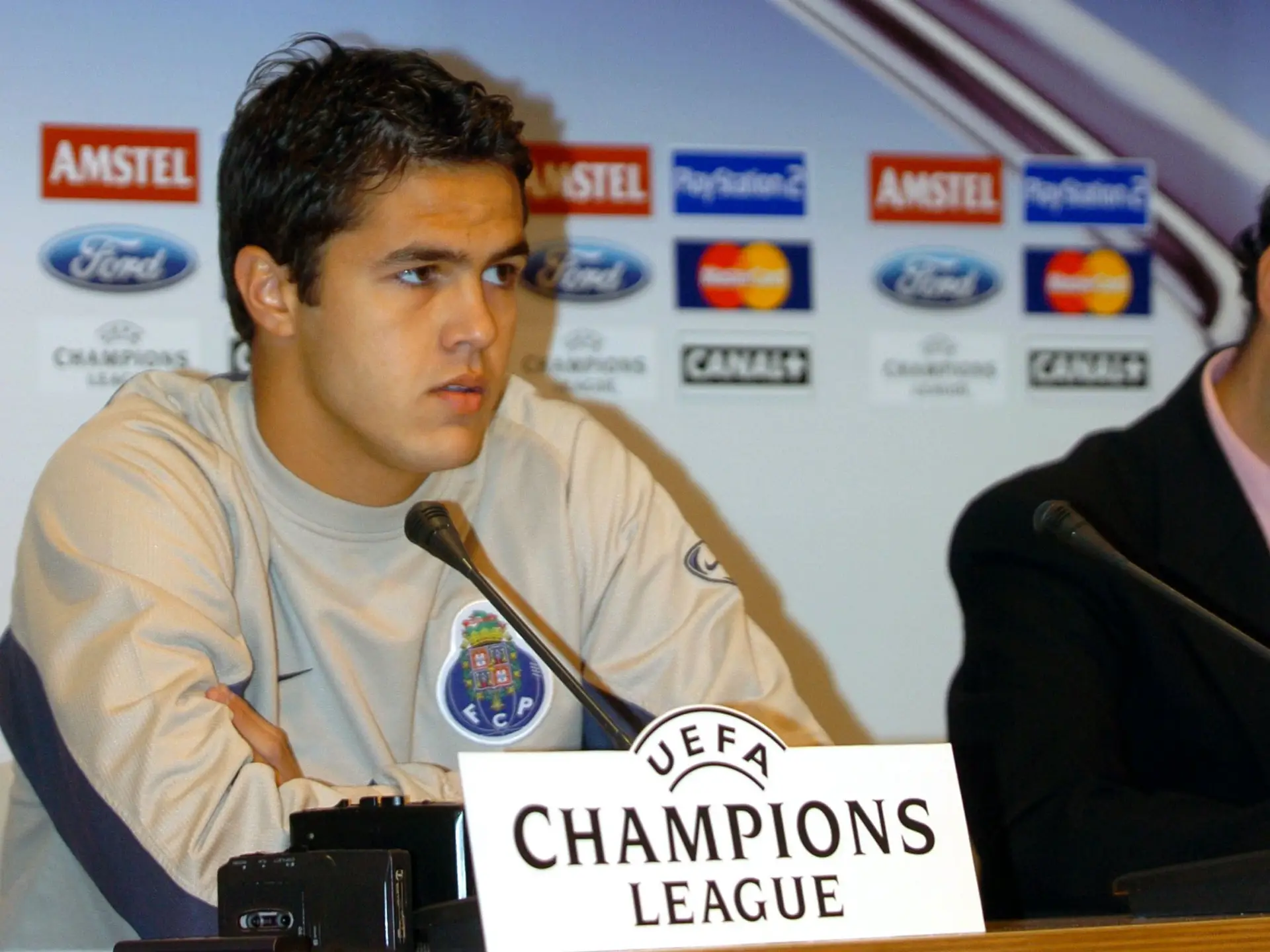 “No FC Porto, num jogo de pré-época o Co Adriaanse disse que tínhamos de marcar 10 golos. Fizemos 9 e impôs castigo à mesma: correr o dobro”