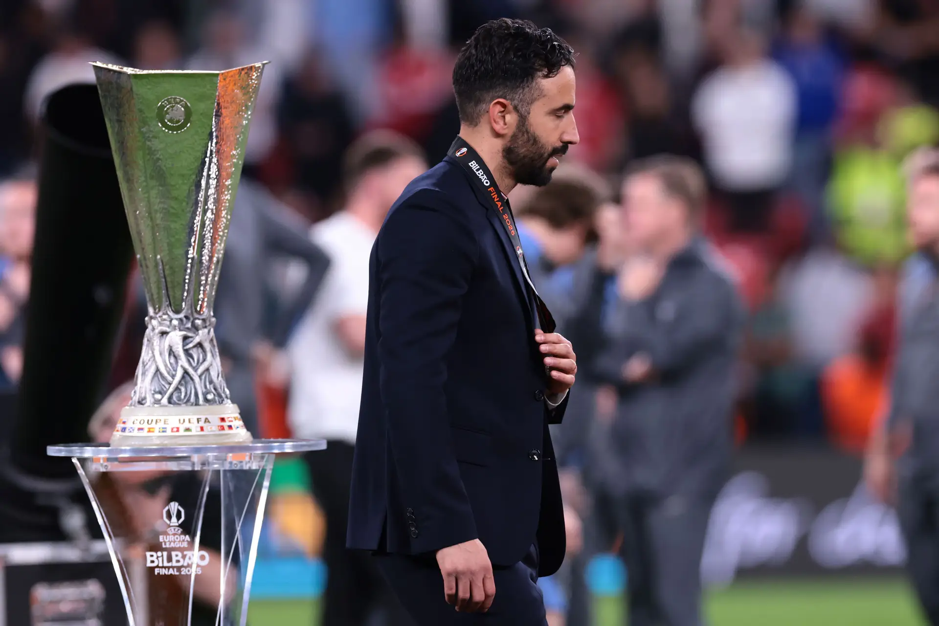 Após queda na final da Liga Europa, Ruben Amorim põe-se no cadafalso: “Se acharem que não sou o tipo certo, vou-me embora sem indemnização”