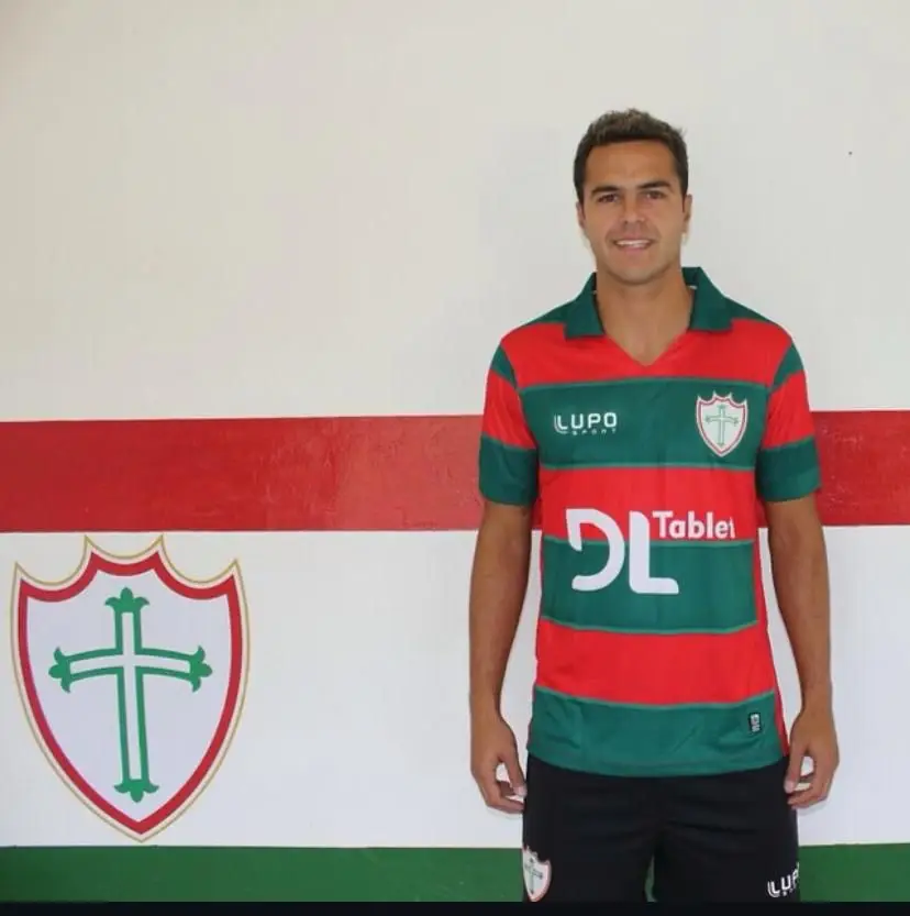 O avançado regressou ao Brasil para jogar pela Portuguesa em 2014