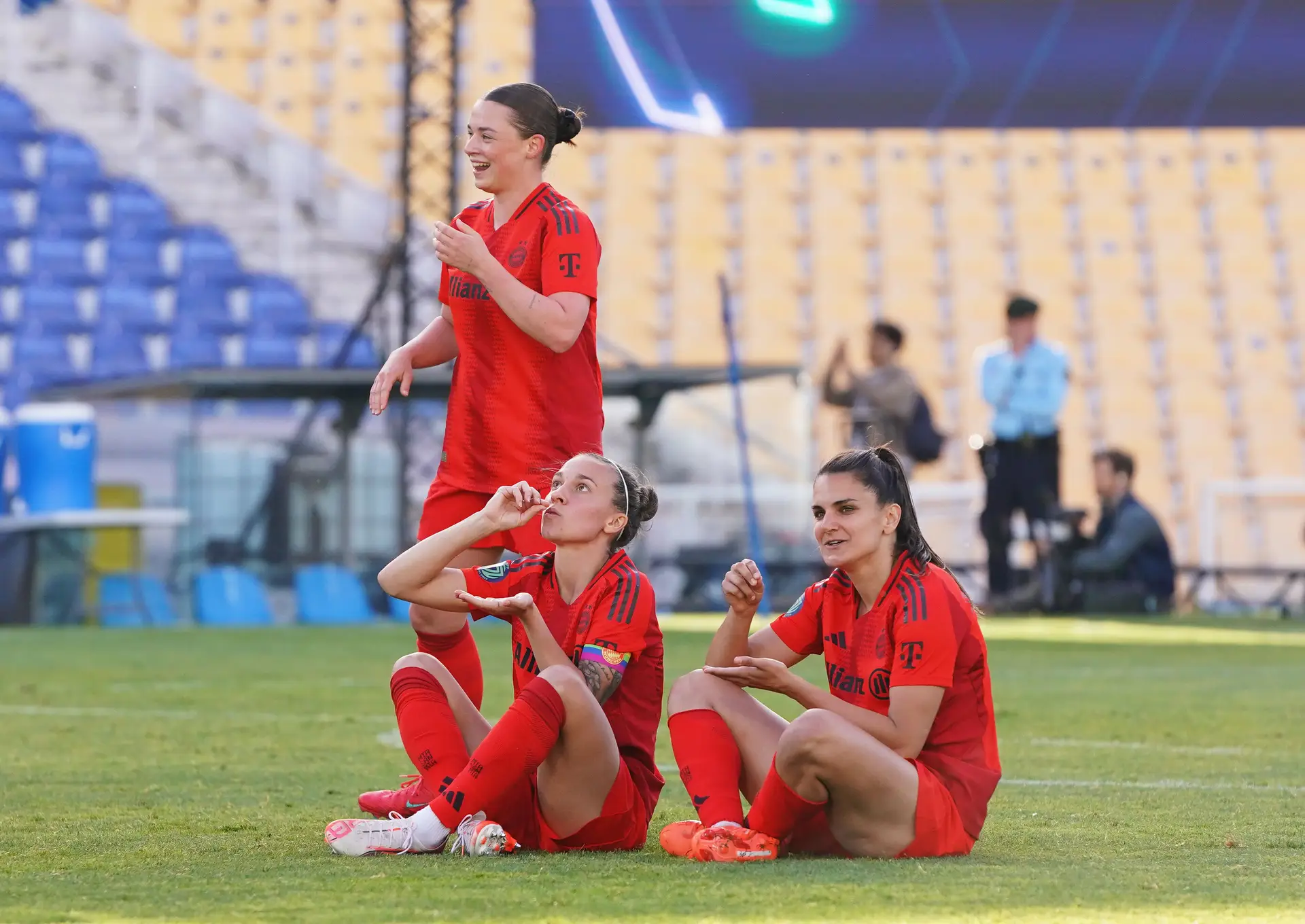 Vimos as melhores do mundo reaprenderem a jogar futebol numa rave. Nem pareciam estar €4,4 milhões em cima da mesa 