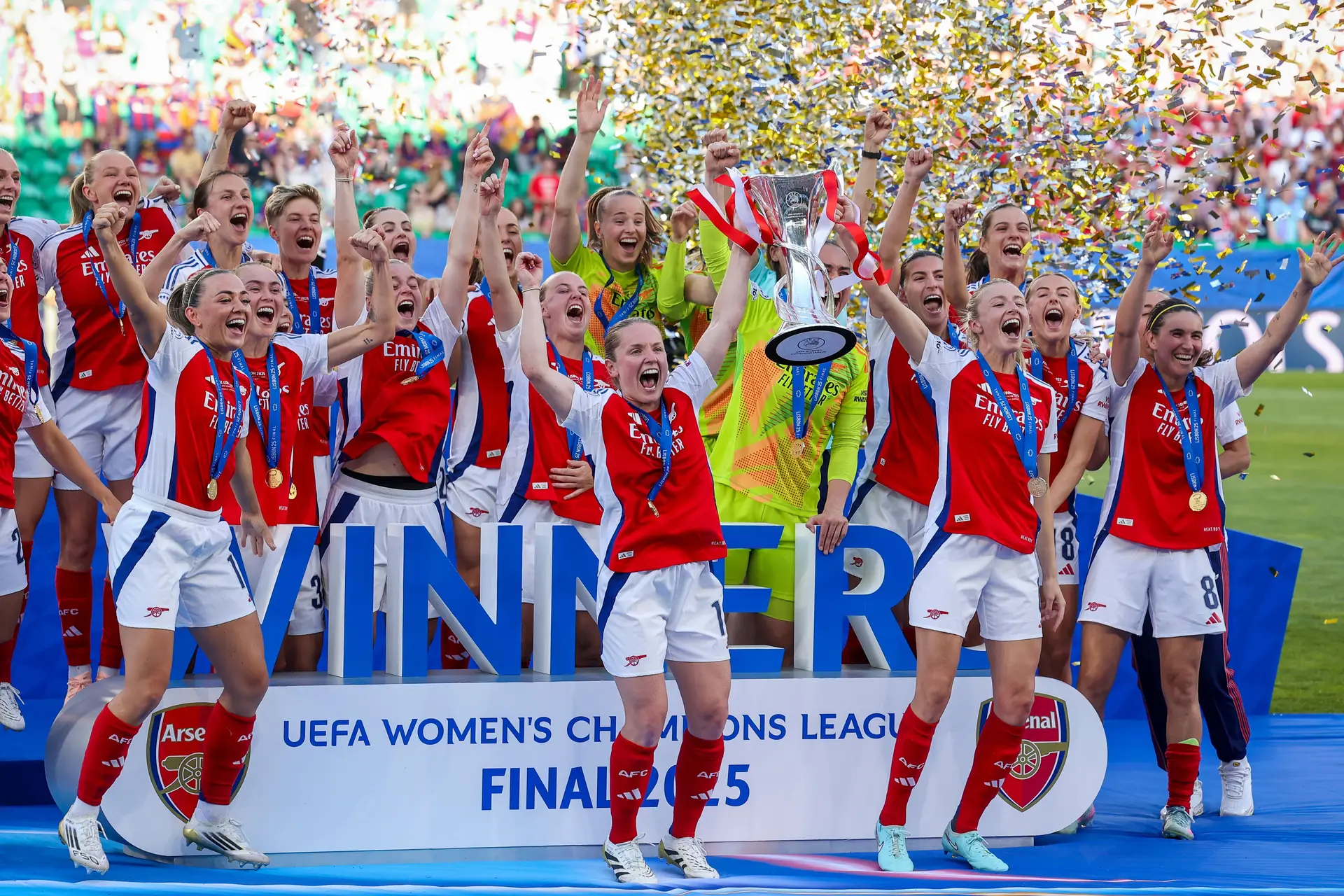 Desta vez, se quiserem encontrar o troféu da Liga dos Campeões têm que ir aos aposentos do Arsenal, que o roubou ao Barcelona