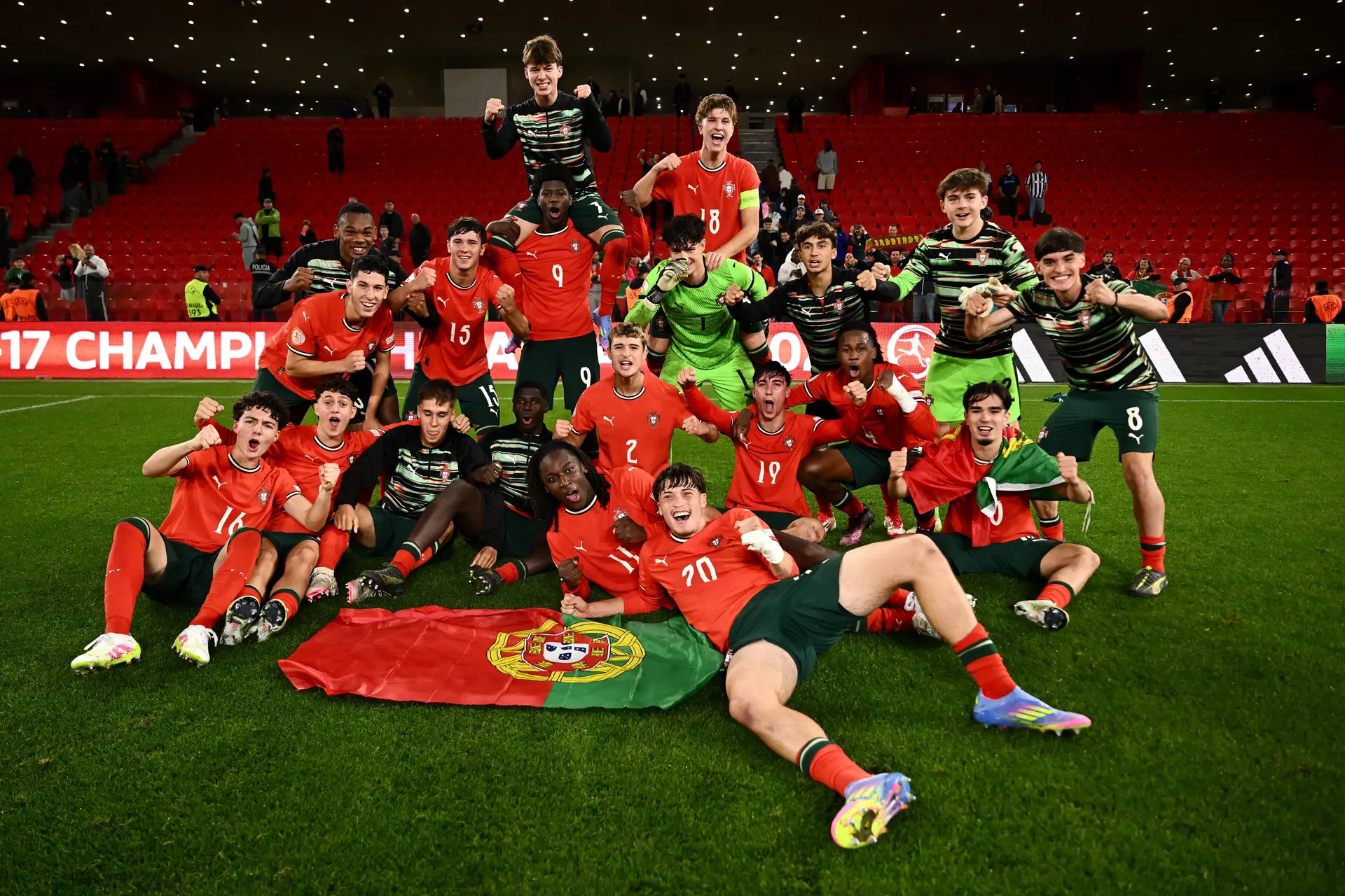 Os adolescentes portugueses vão jogar, pela segunda vez seguida, a final do Europeu sub-17